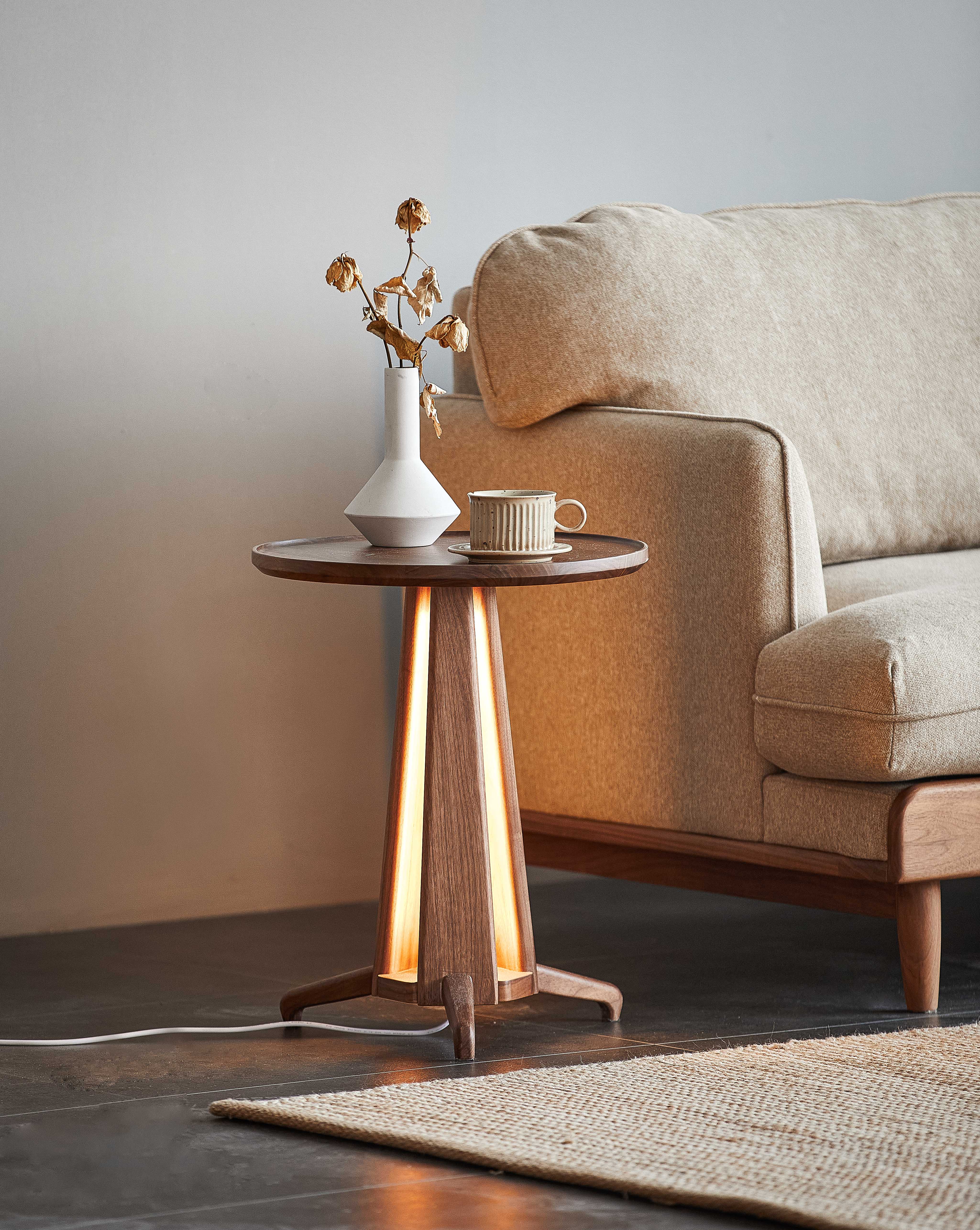 Furniture designer Ren Mengying，