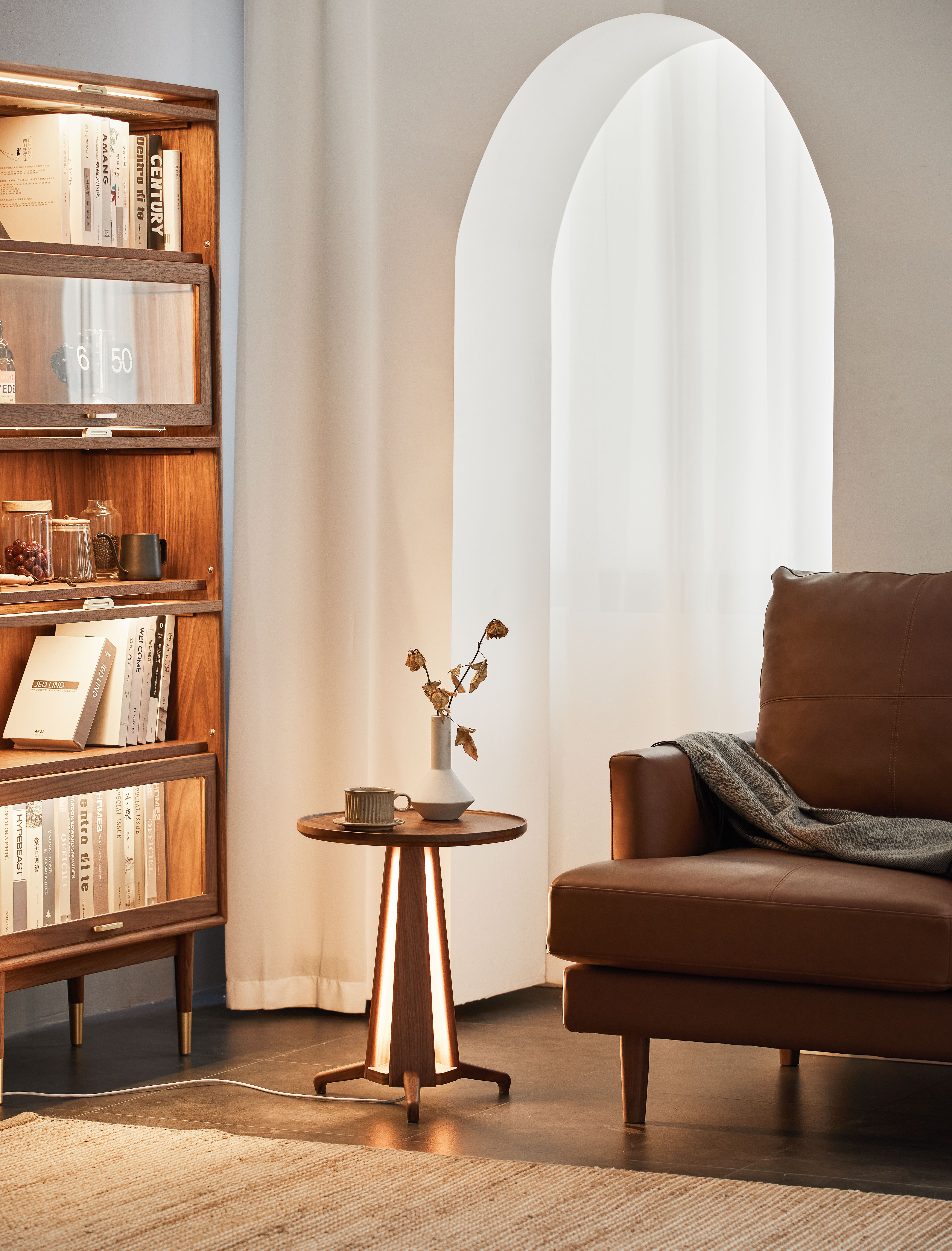 Furniture designer Ren Mengying，