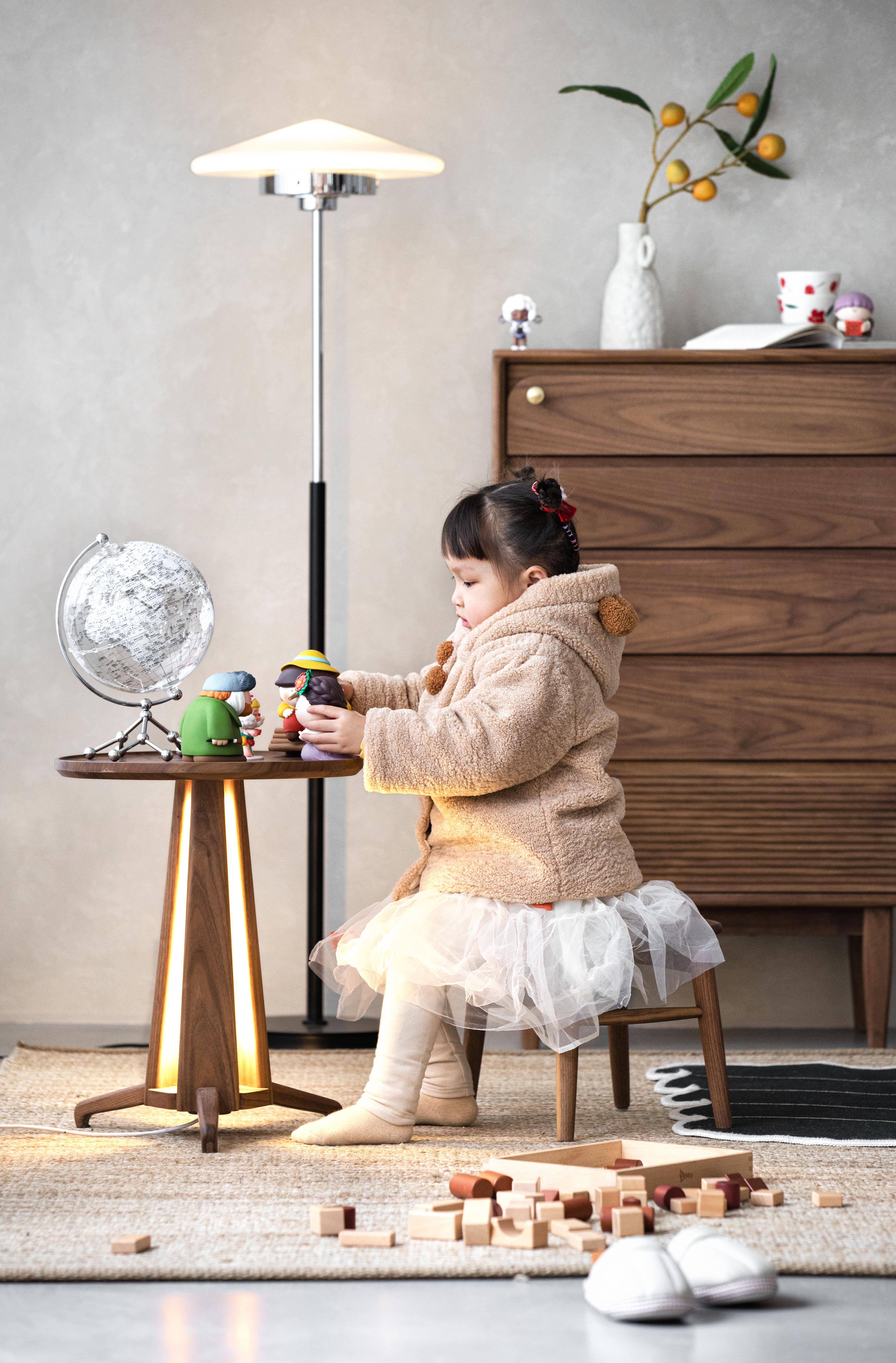 Furniture designer Ren Mengying，