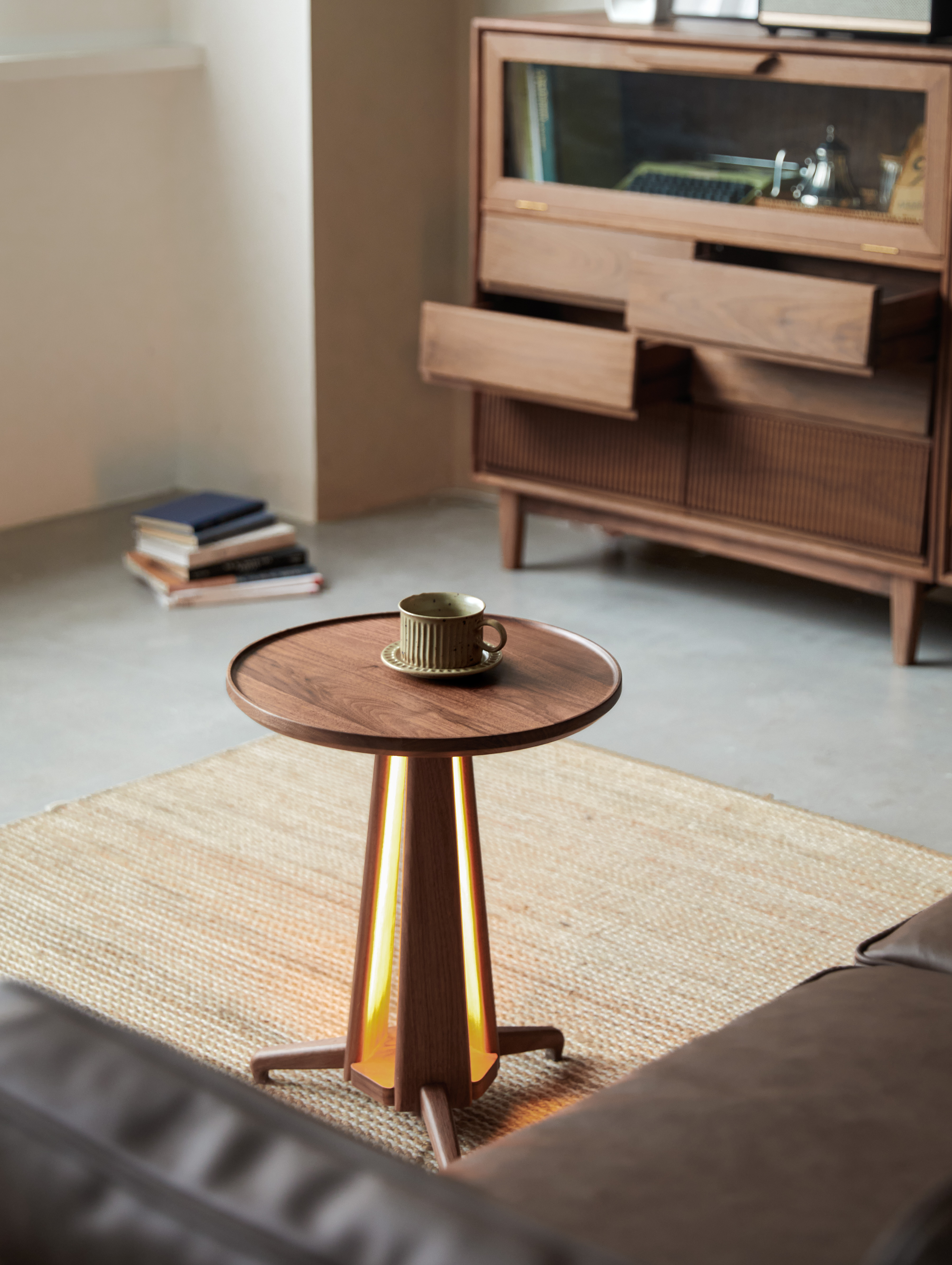 Furniture designer Ren Mengying，