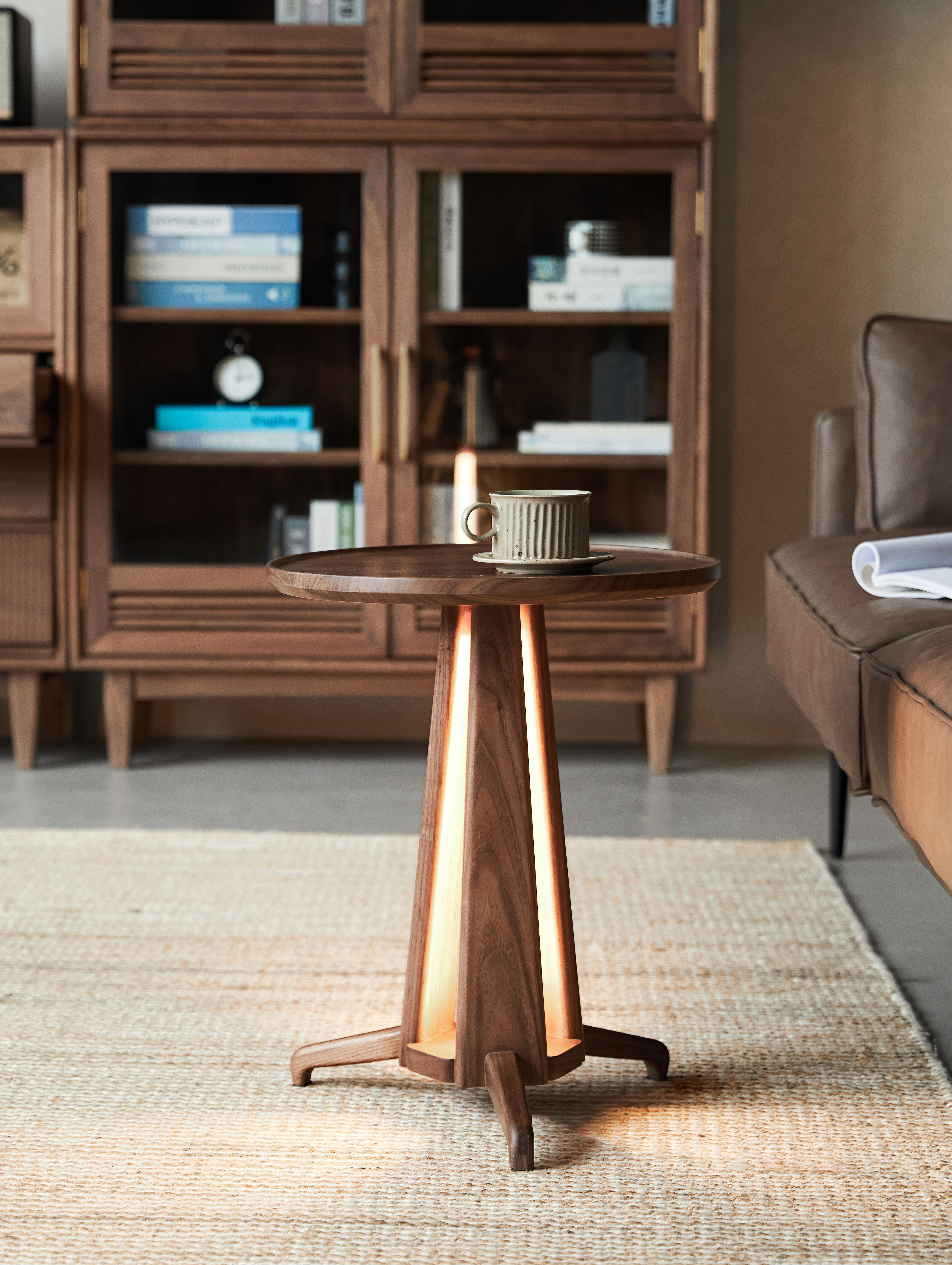 Furniture designer Ren Mengying，