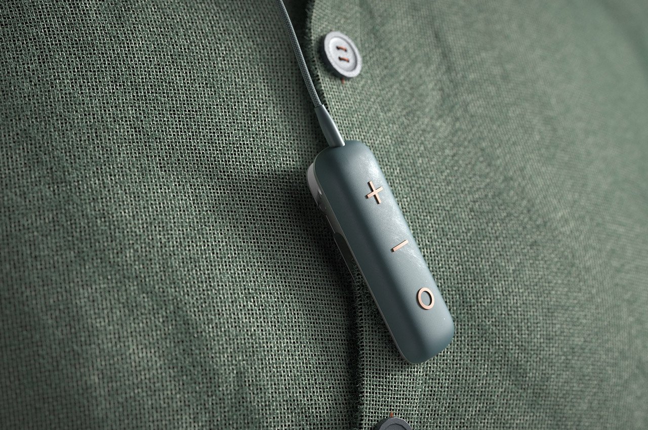 Ugly Duckling，Integrated clip on Bluetooth receiver，Grampus，product design，Killer whale shape，Bionics Design ，