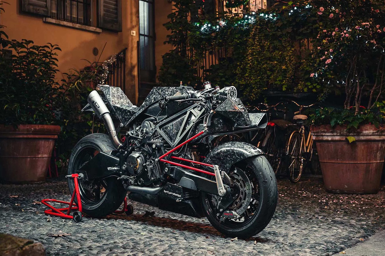 motorcycle，innovate，Italy，equipment，