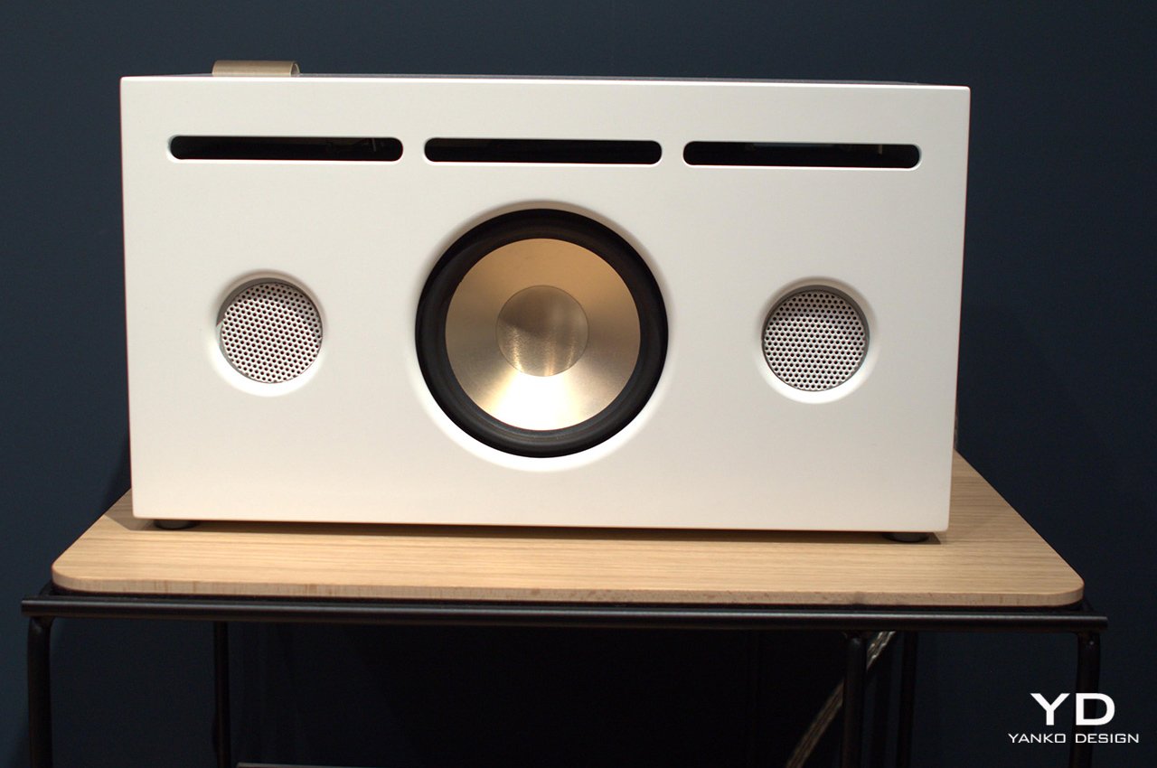 Labot concept，horn，music，speaker，turntable，