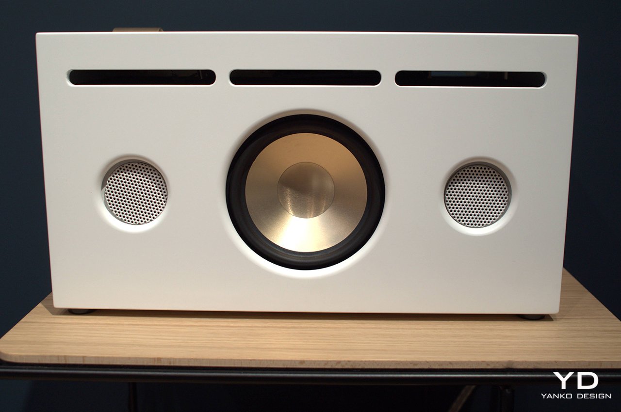 Labot concept，horn，music，speaker，turntable，