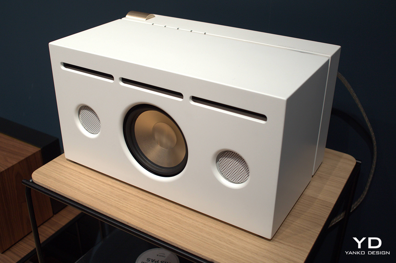 Labot concept，horn，music，speaker，turntable，