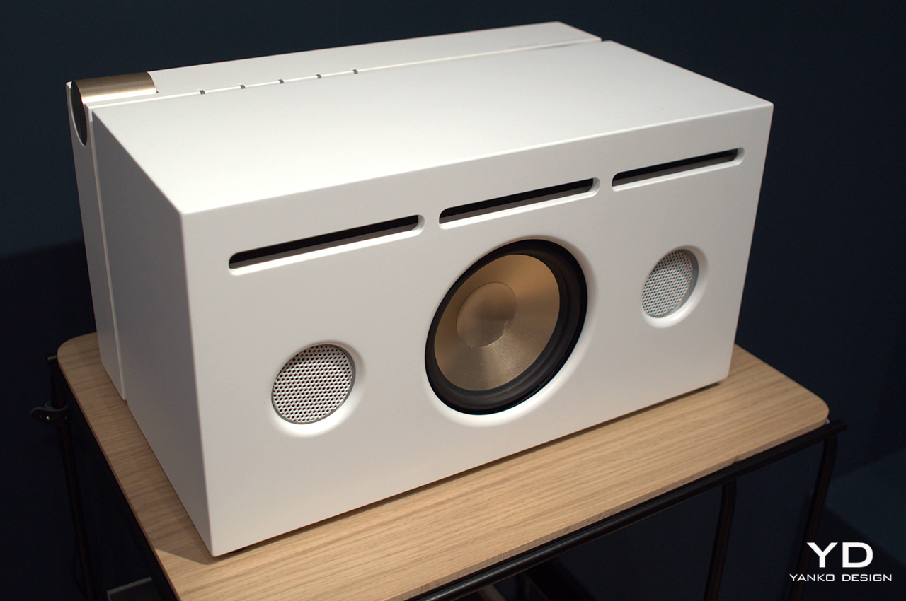 Labot concept，horn，music，speaker，turntable，