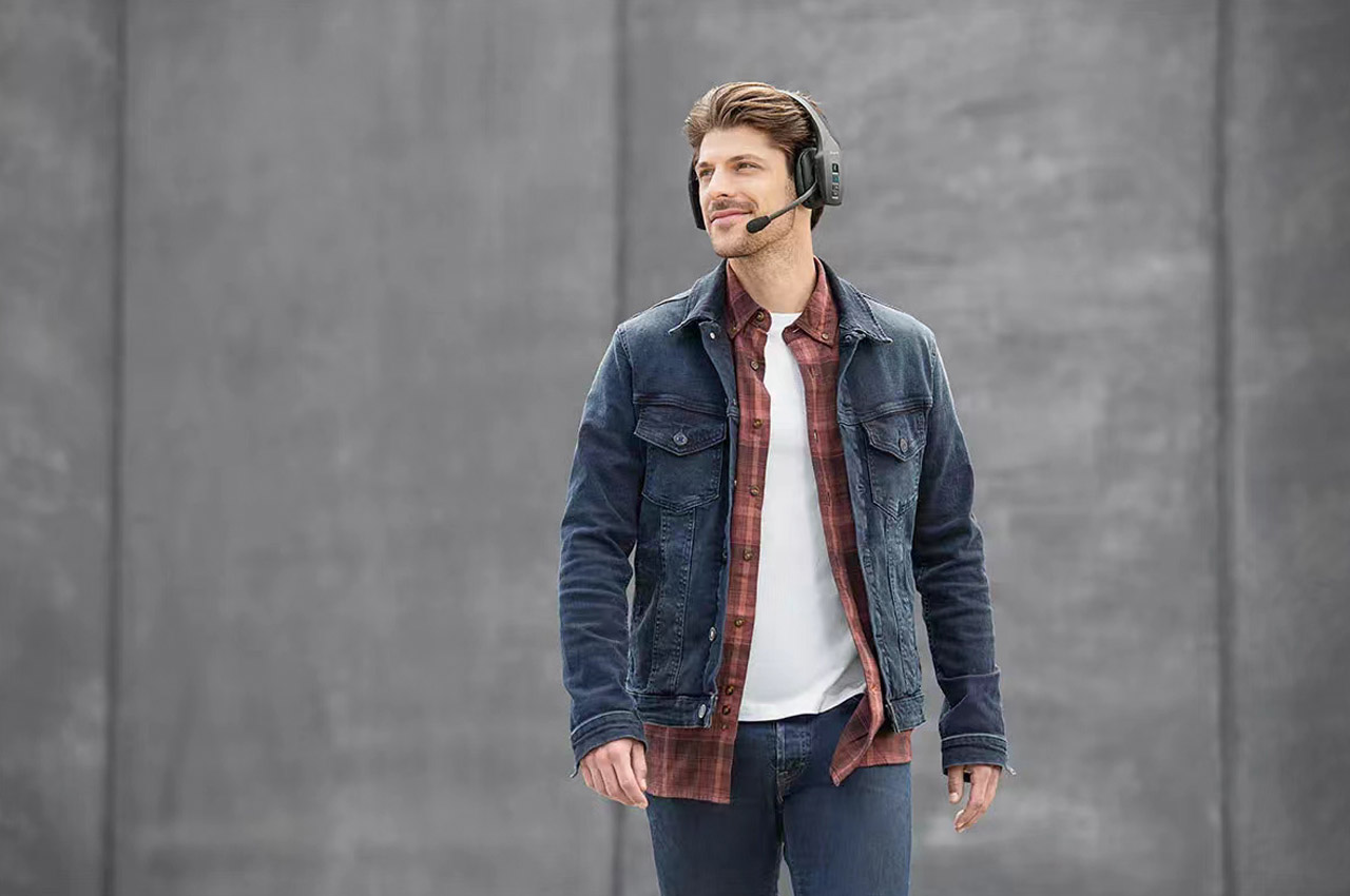 headset，conversation，music，drive，