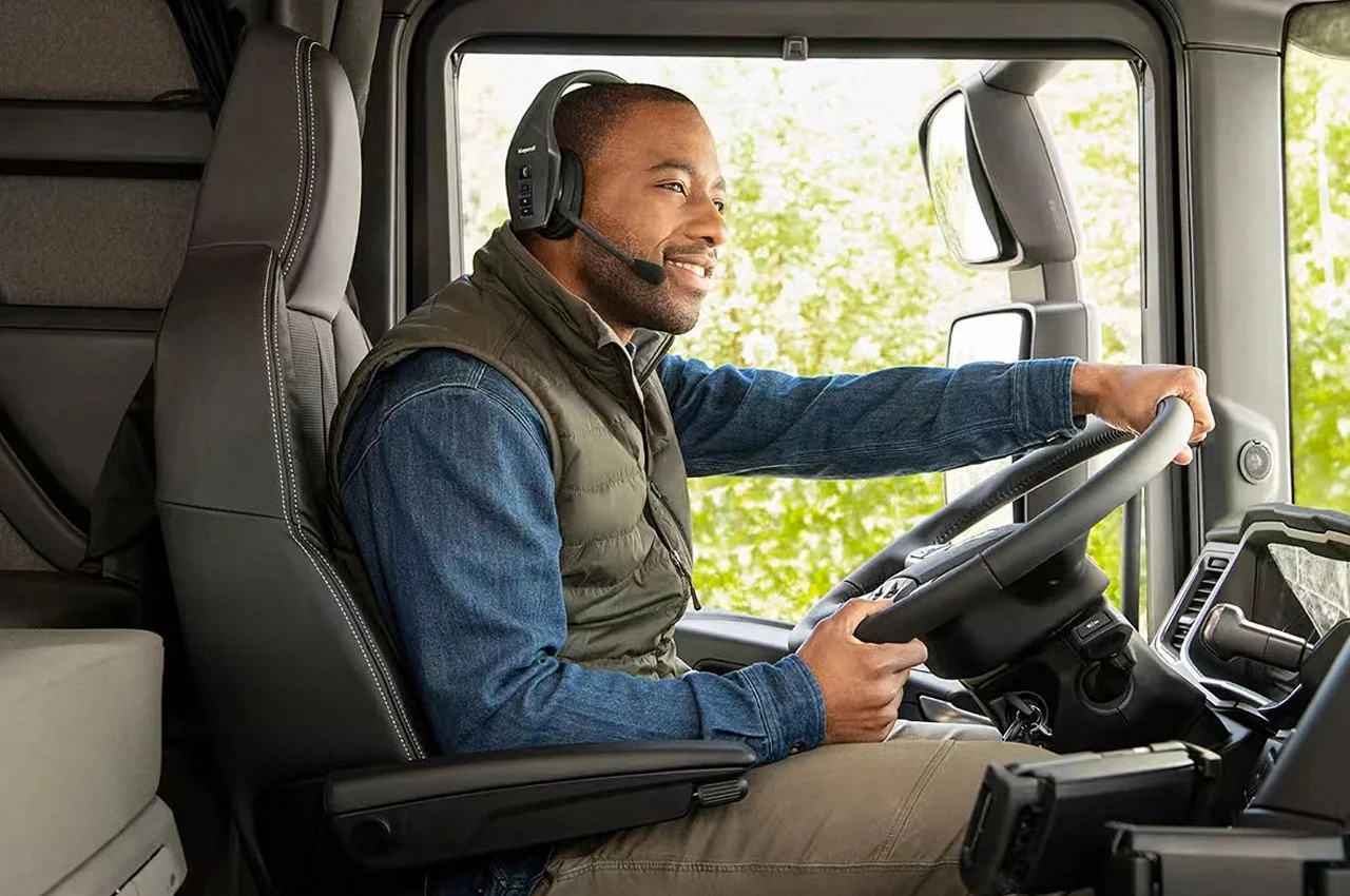 headset，conversation，music，drive，