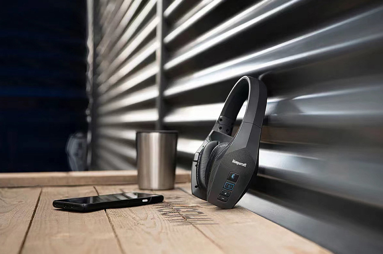 headset，conversation，music，drive，