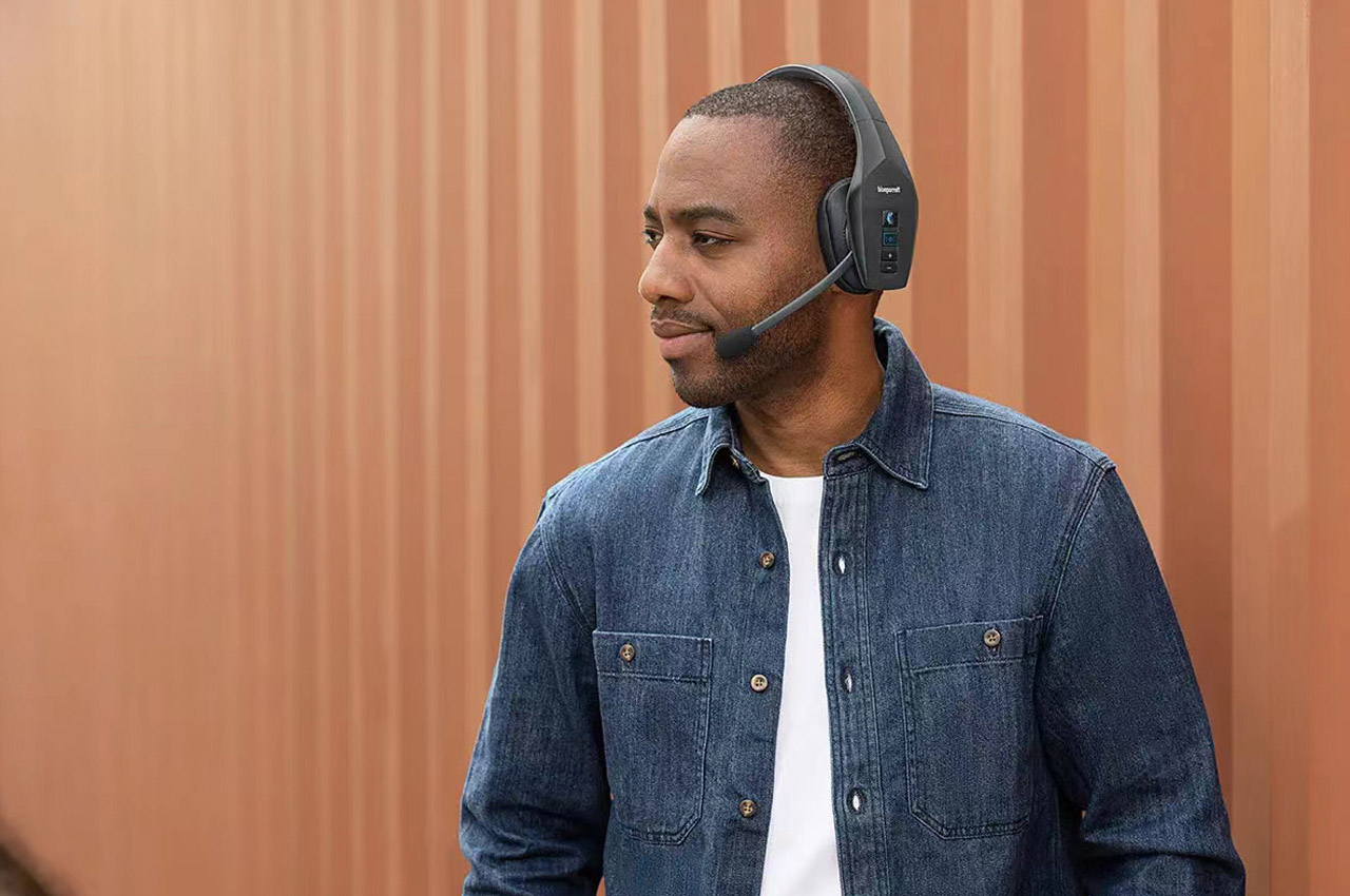 headset，conversation，music，drive，