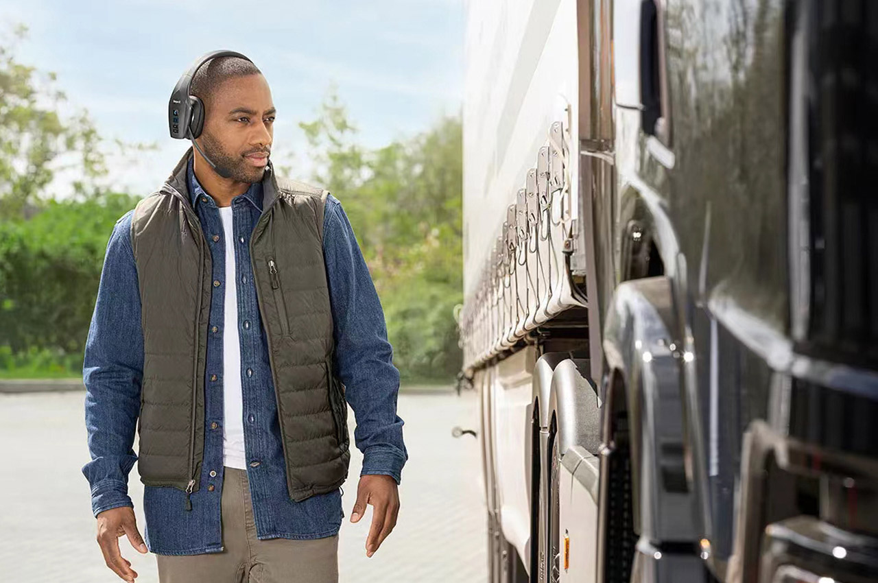 headset，conversation，music，drive，