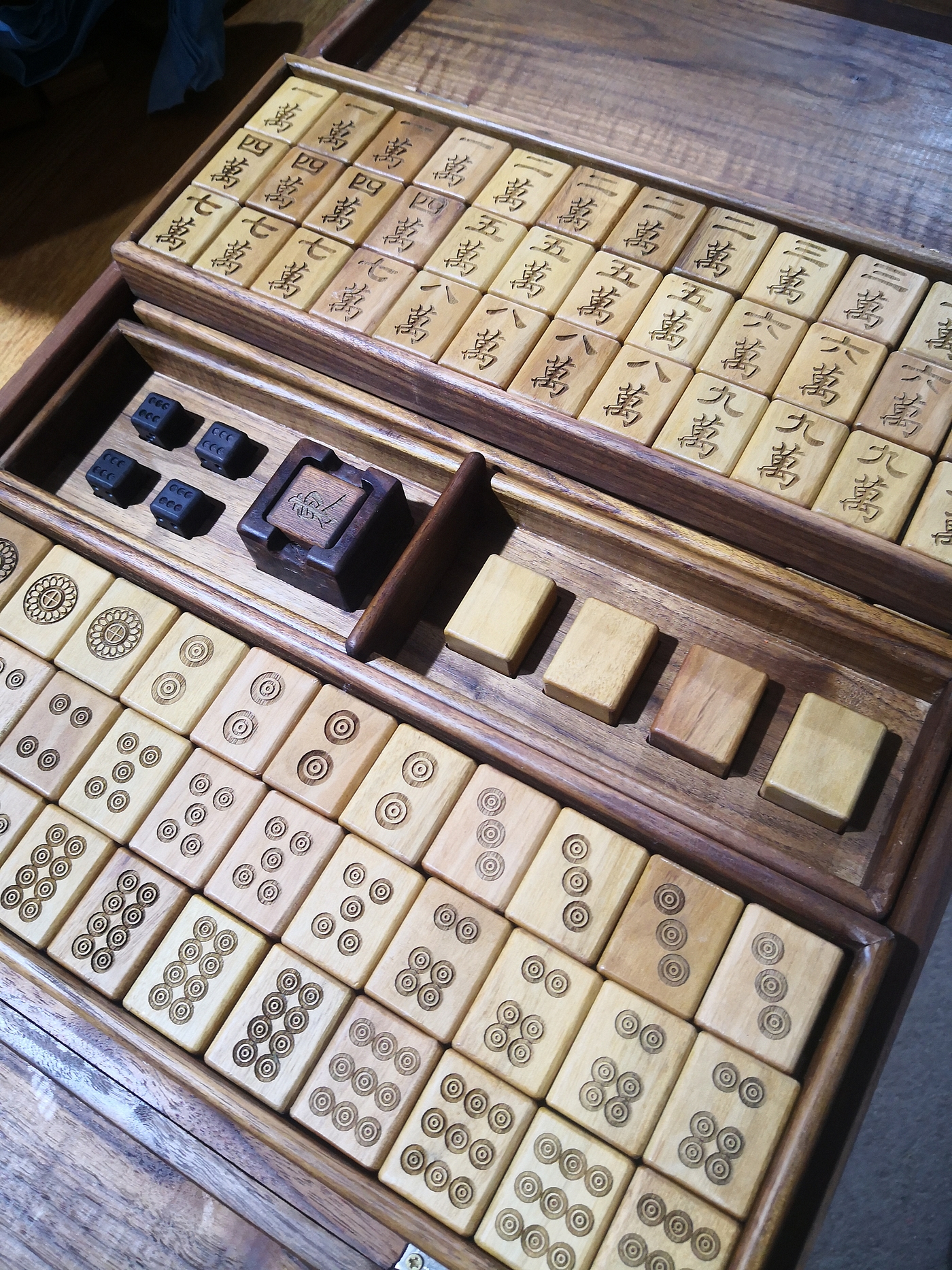 wood，Black walnut，mahjong，