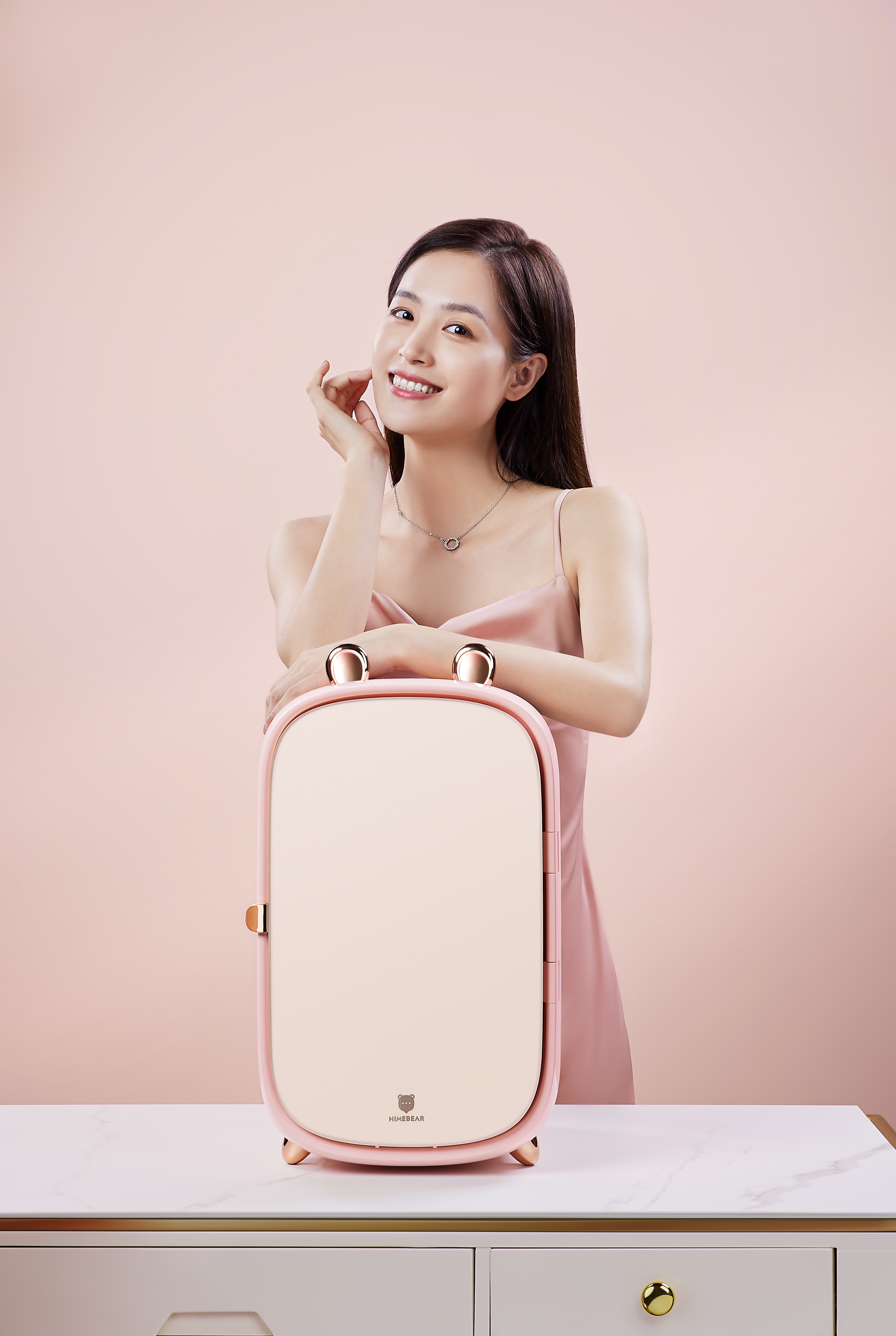 Refrigerator，Beauty makeup，female sex，Cosmetics，cold storage，constant temperature，intelligence，fashion，