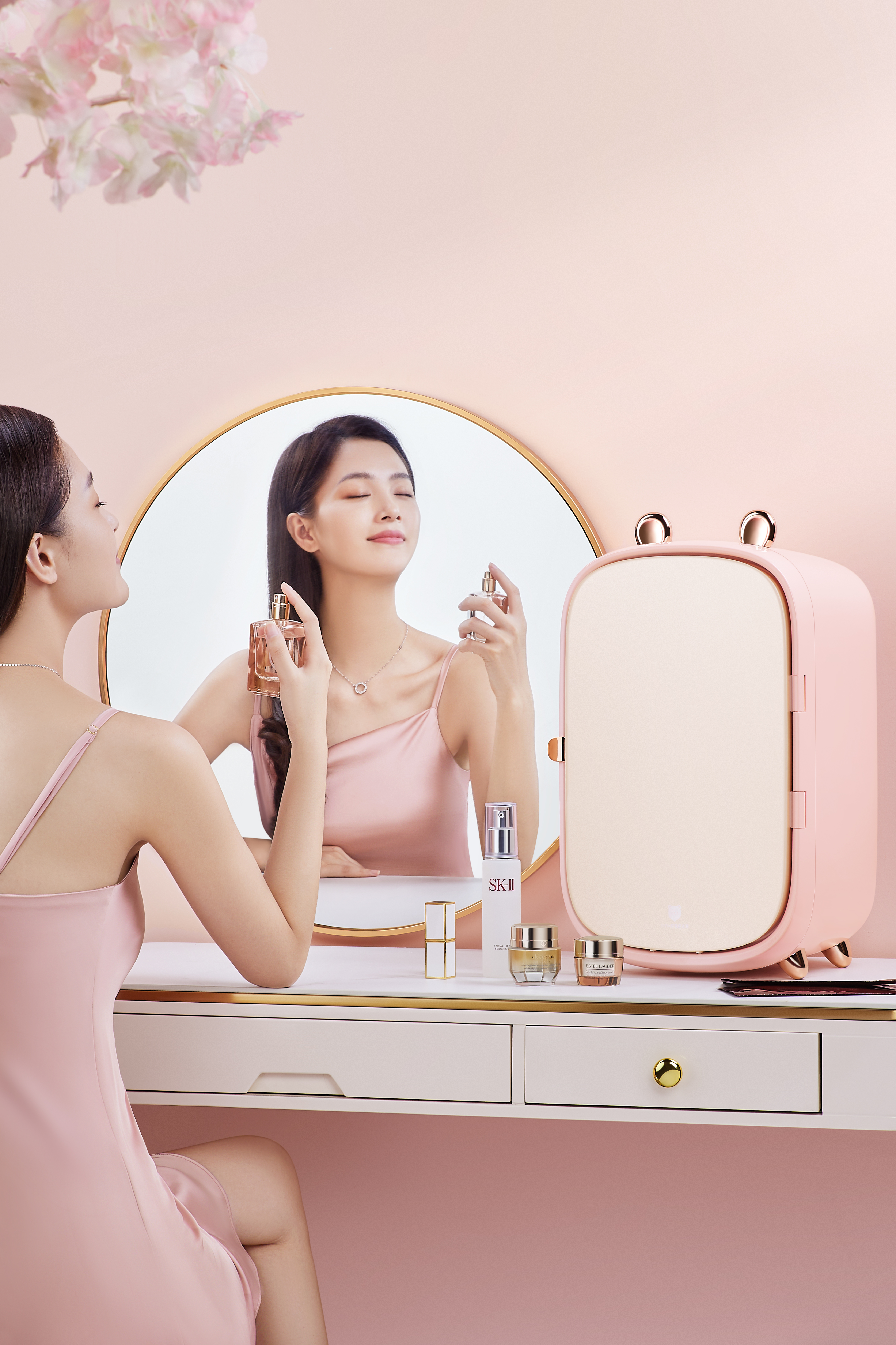 Refrigerator，Beauty makeup，female sex，Cosmetics，cold storage，constant temperature，intelligence，fashion，