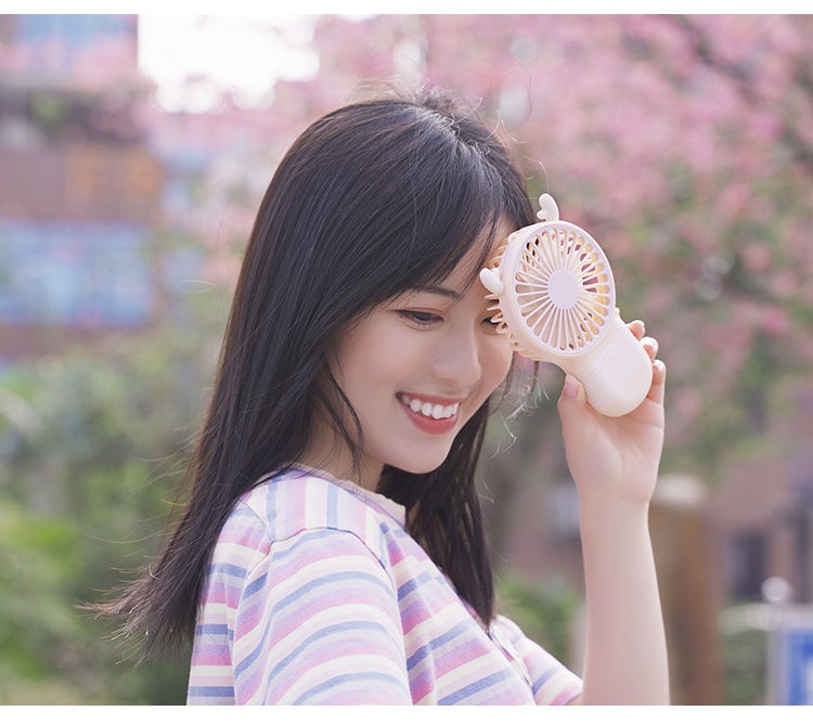 Cute and small, easy to carry, windy and silent!!!，