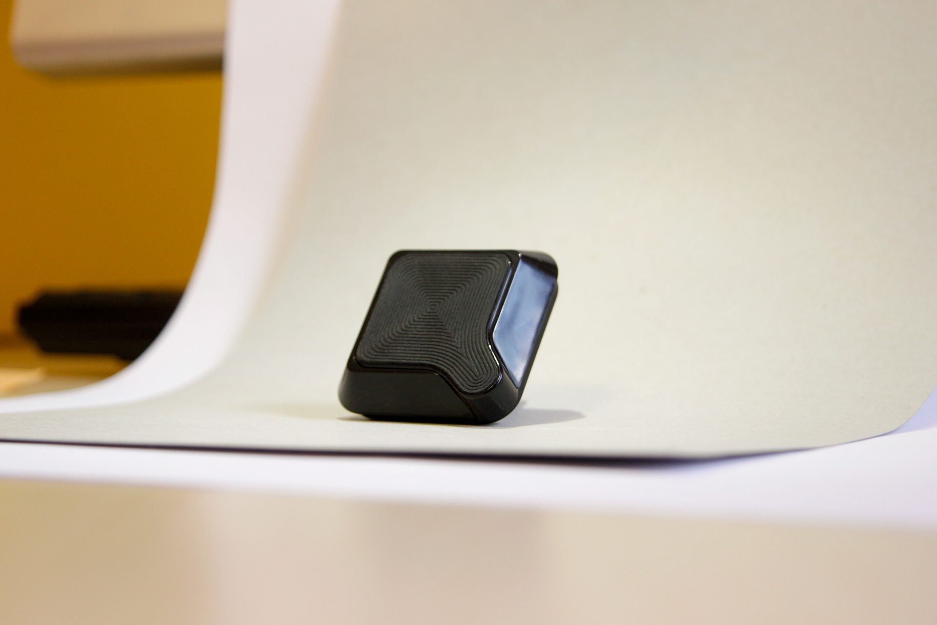 Vehicle products，Mobile phone bracket，car mount，simple，Minimalist，Intelligent mobile phone，QLYX，magnetic，