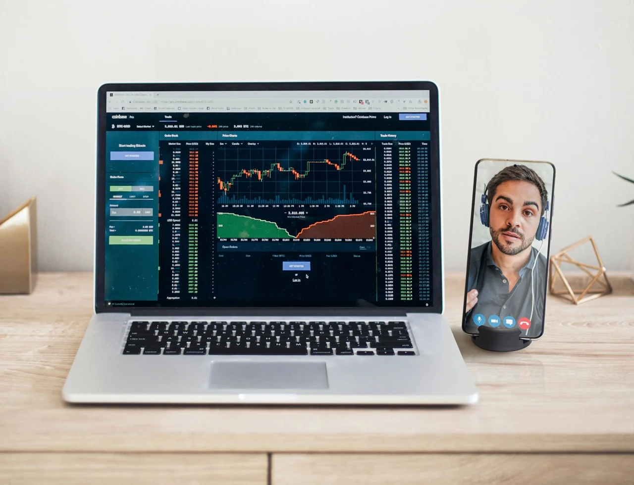 Mobile phone bracket，CES，mobile phone，