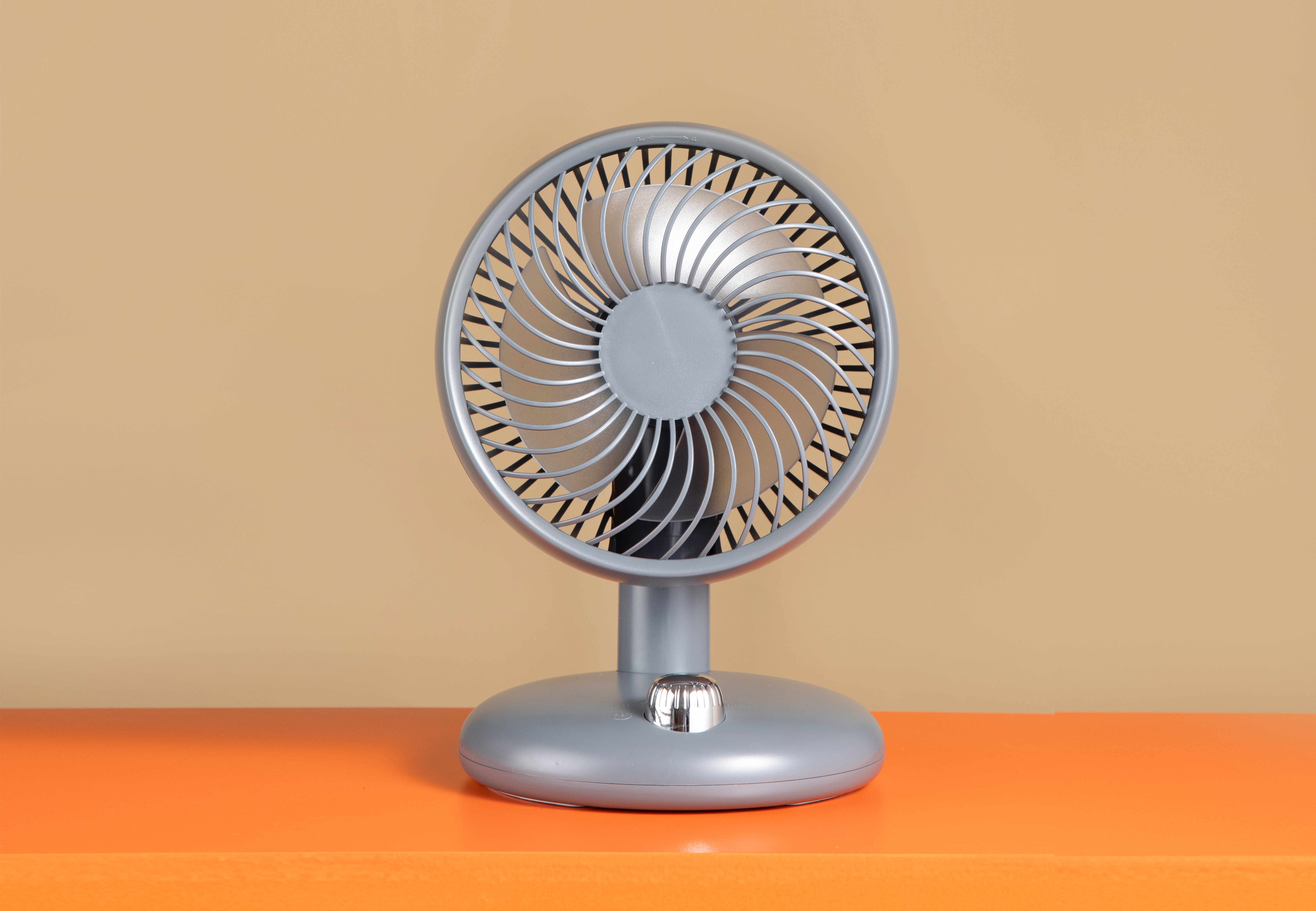 Air circulation fan, wind comfort, electroplating knob, stepless speed regulation，