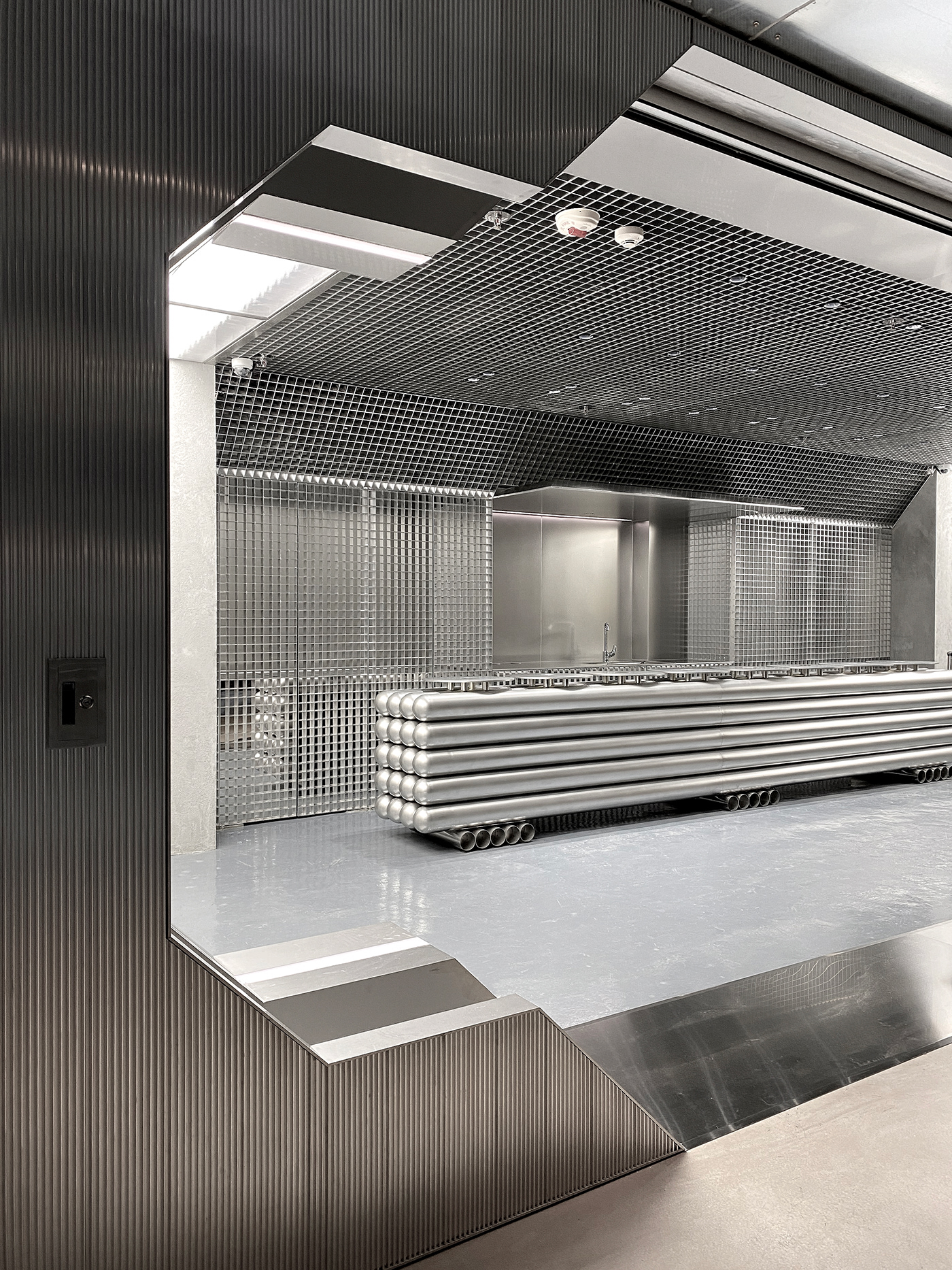 coffee shop，Cold Tone，Industrial wind，Punk Sense，Metal breath，