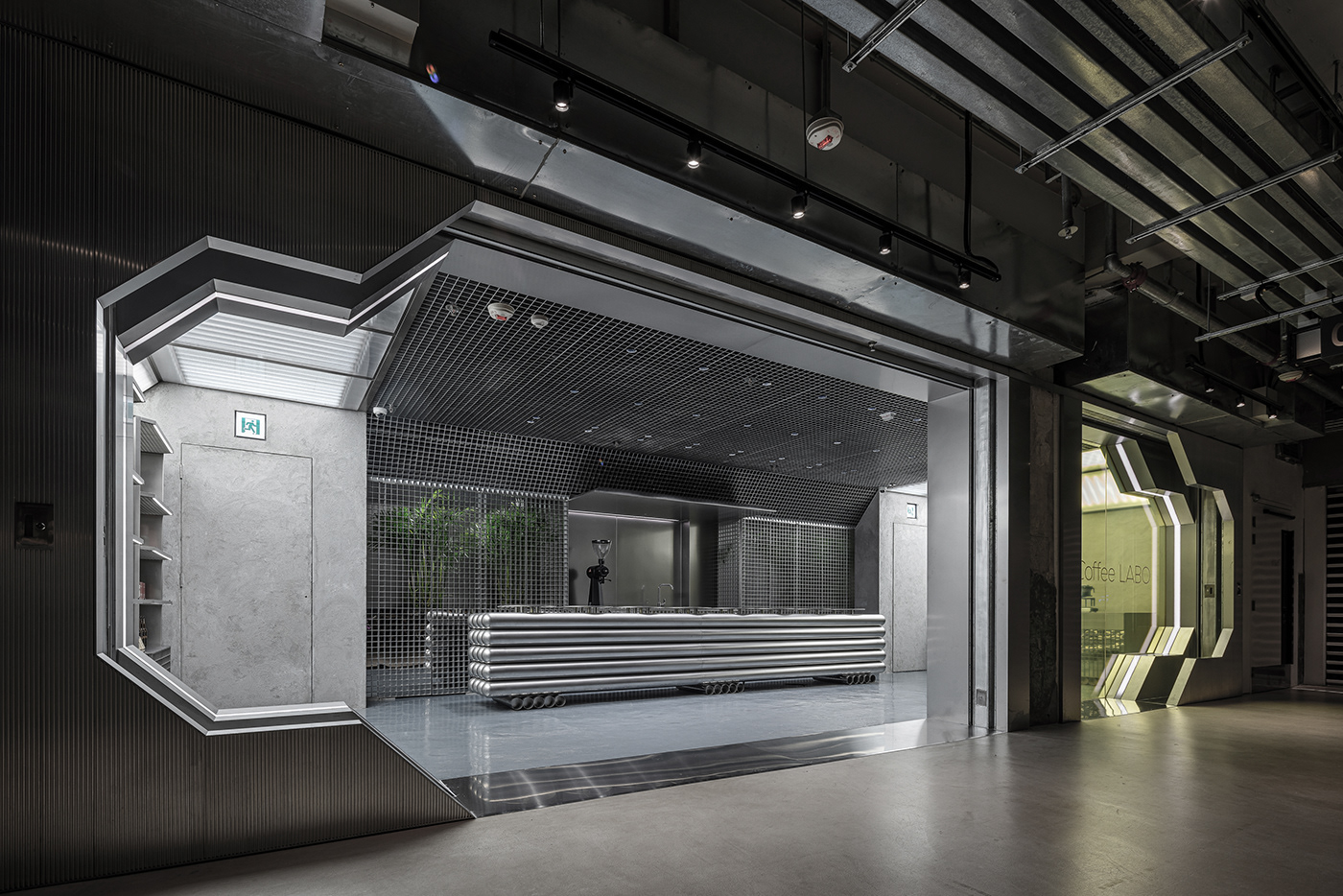 coffee shop，Cold Tone，Industrial wind，Punk Sense，Metal breath，