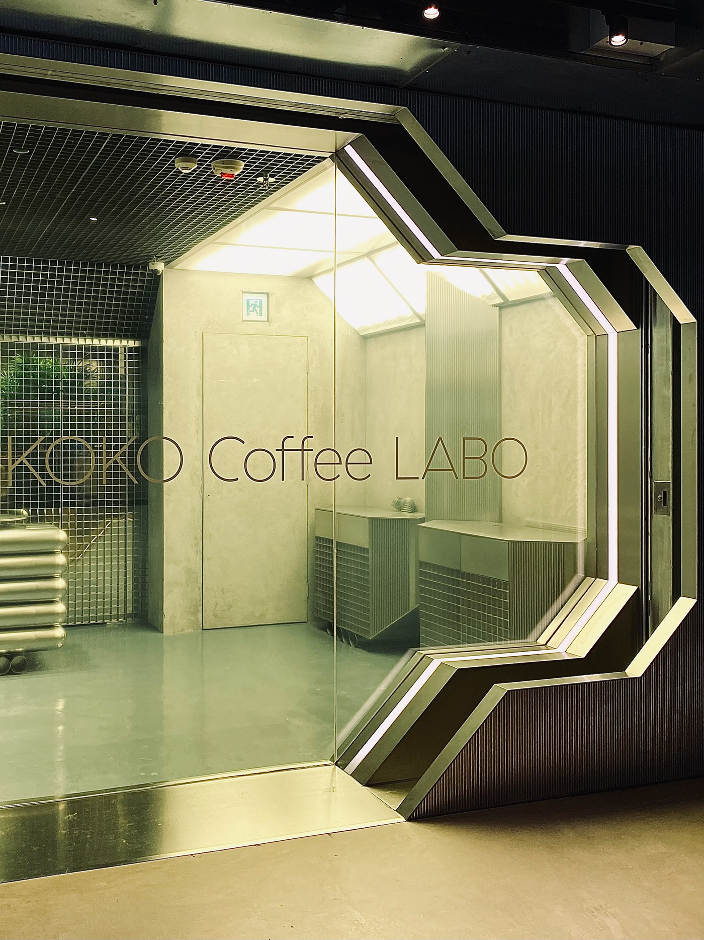 coffee shop，Cold Tone，Industrial wind，Punk Sense，Metal breath，