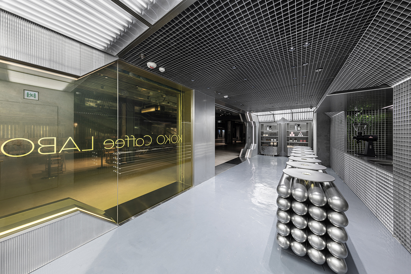 coffee shop，Cold Tone，Industrial wind，Punk Sense，Metal breath，