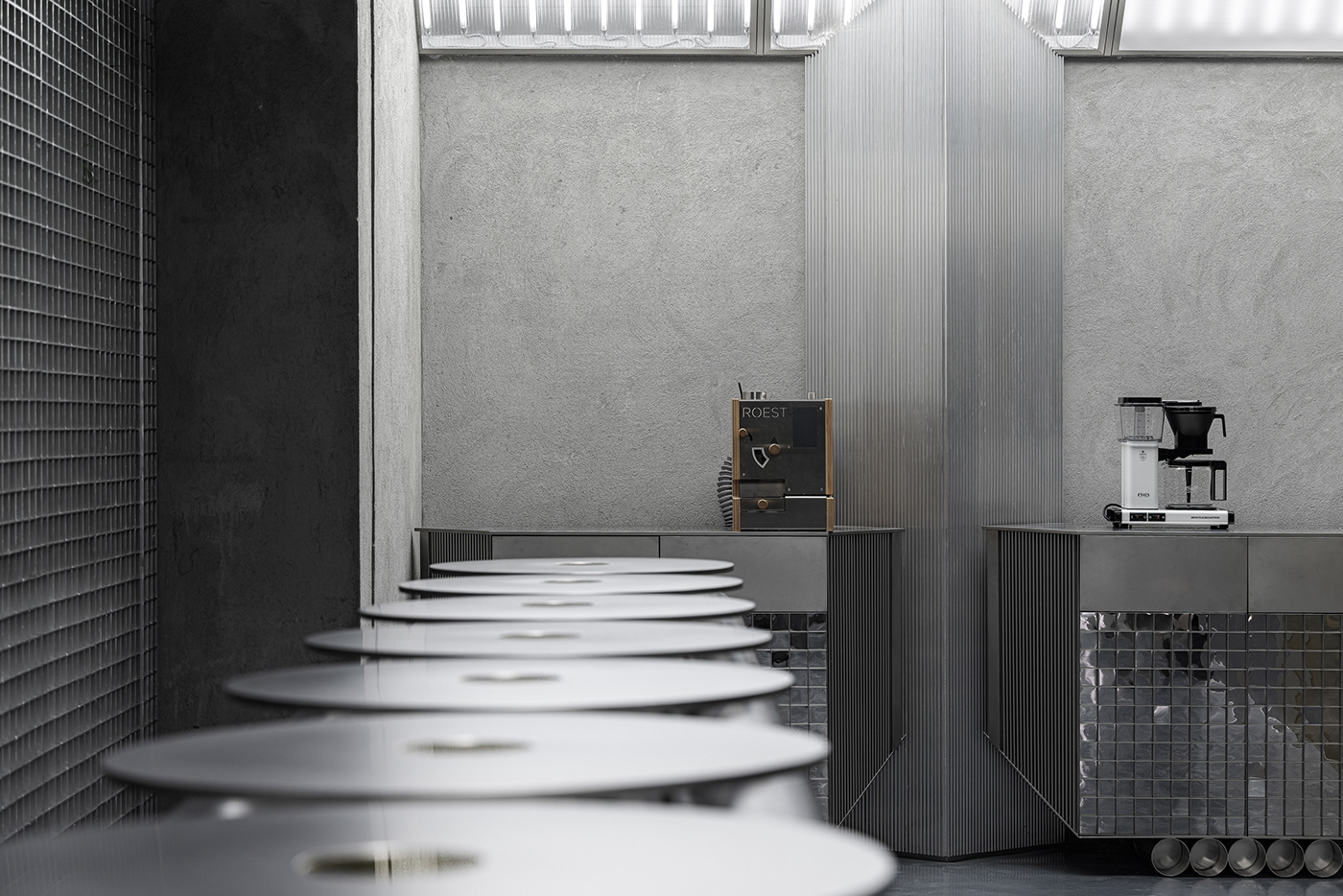 coffee shop，Cold Tone，Industrial wind，Punk Sense，Metal breath，