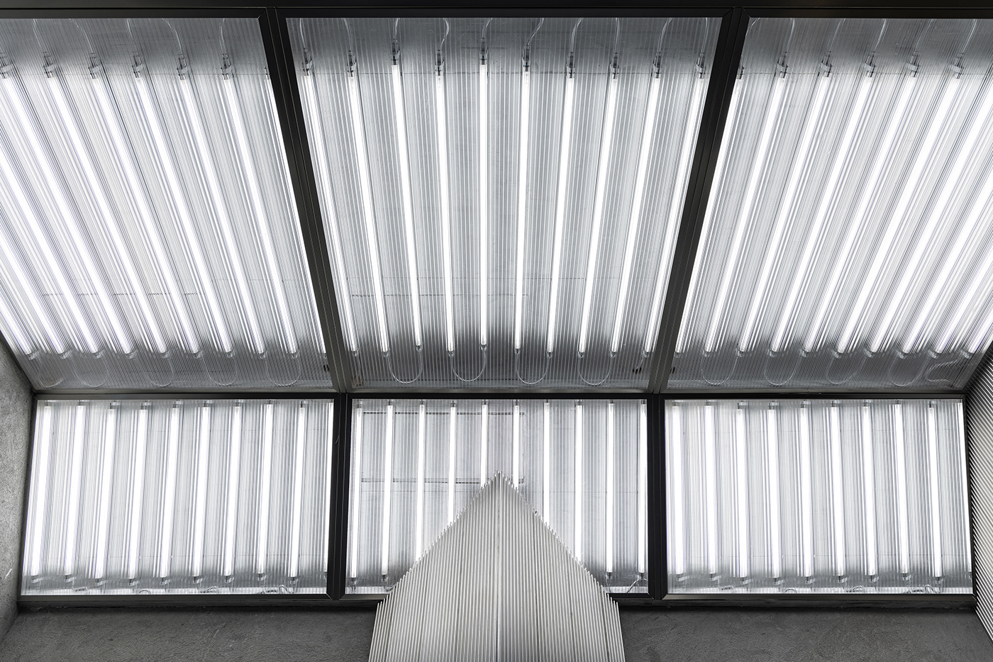 coffee shop，Cold Tone，Industrial wind，Punk Sense，Metal breath，