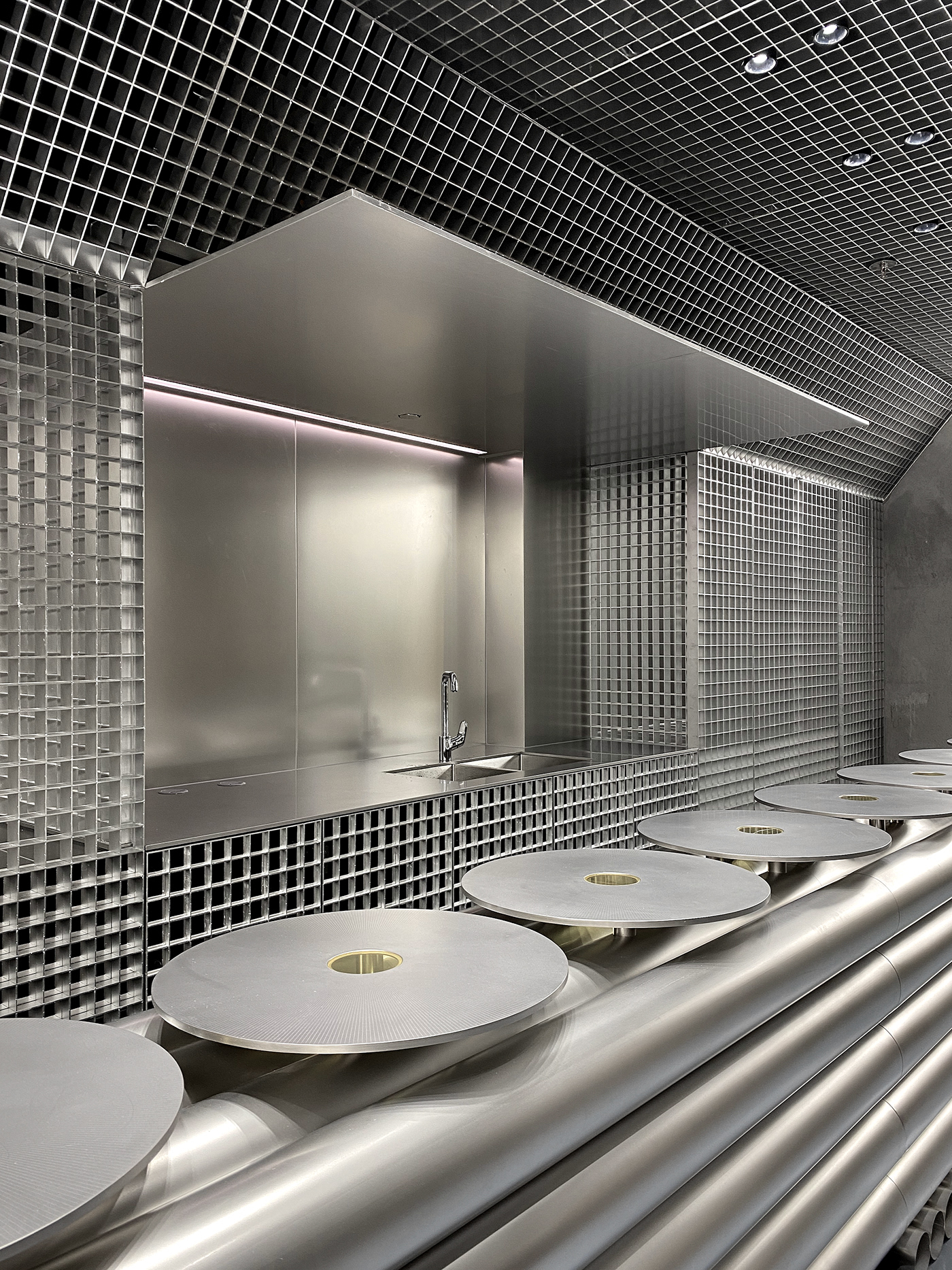 coffee shop，Cold Tone，Industrial wind，Punk Sense，Metal breath，