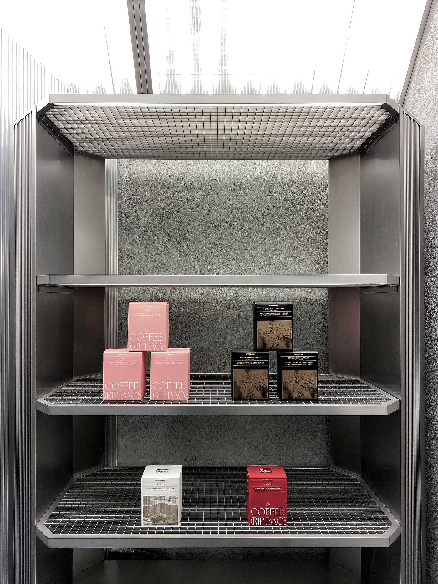 coffee shop，Cold Tone，Industrial wind，Punk Sense，Metal breath，