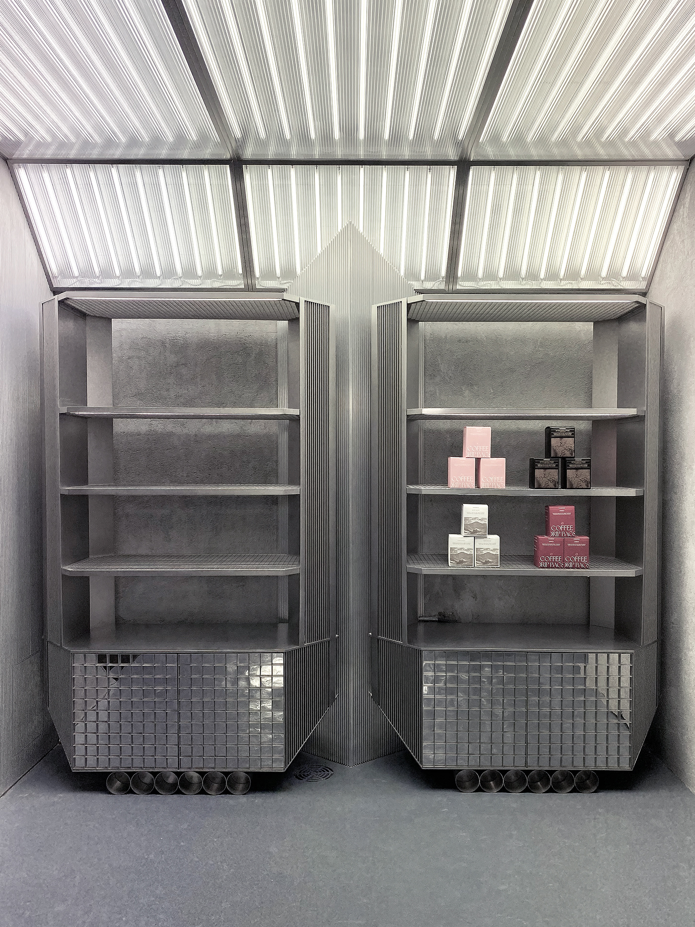 coffee shop，Cold Tone，Industrial wind，Punk Sense，Metal breath，