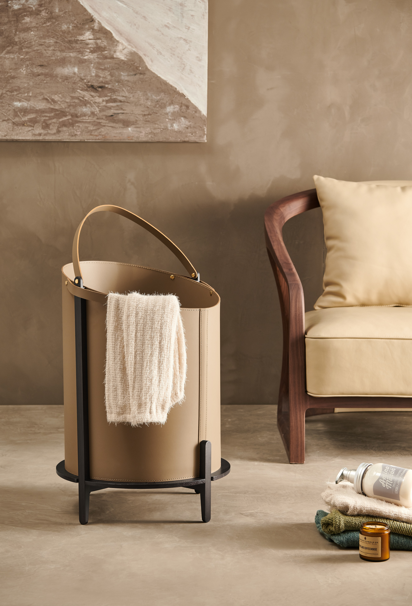 Clothes basket，Receive，Saddle skin，solid wood，