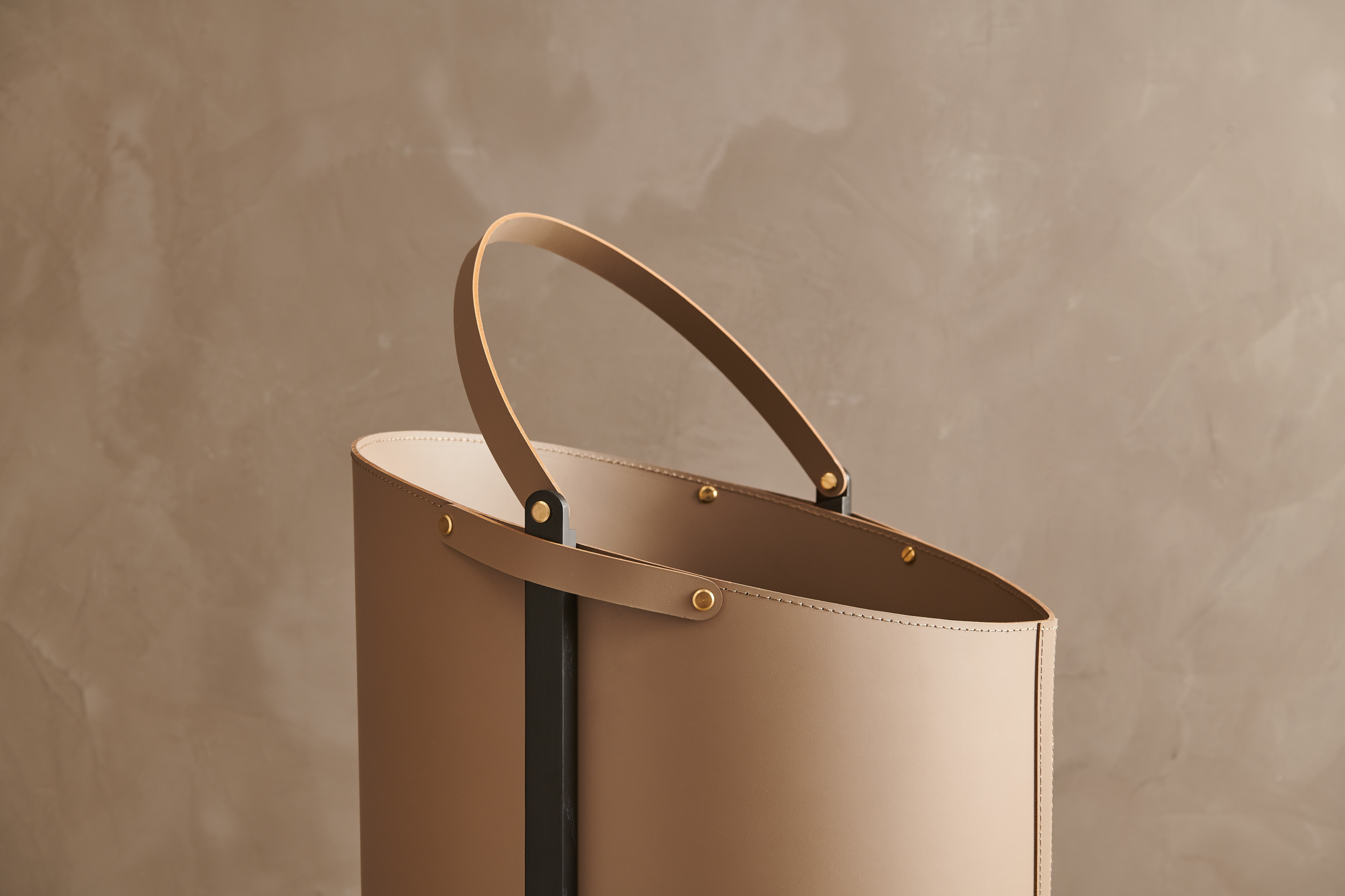 Clothes basket，Receive，Saddle skin，solid wood，