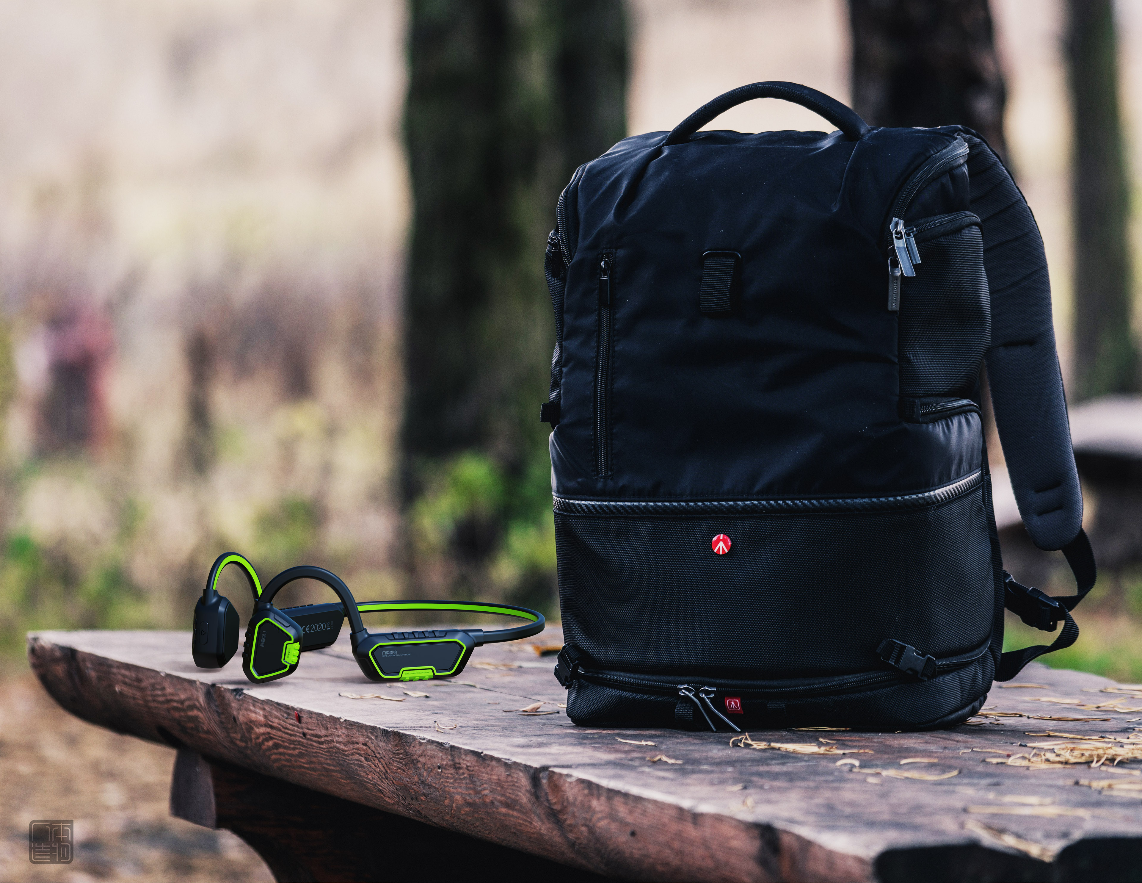 ID Design of Swimming Bone Conduction Headset，Appearance and Structure Design of Sports Headset，Humanistic product design，Guangzhou product design company，