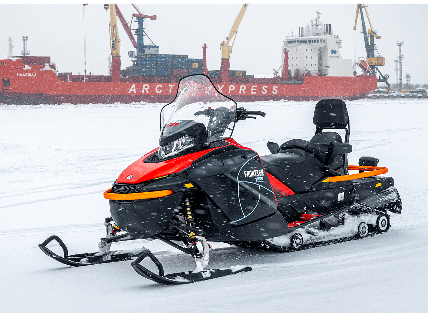 motorcycle，Snowmobile，vehicle，product，industrial design，