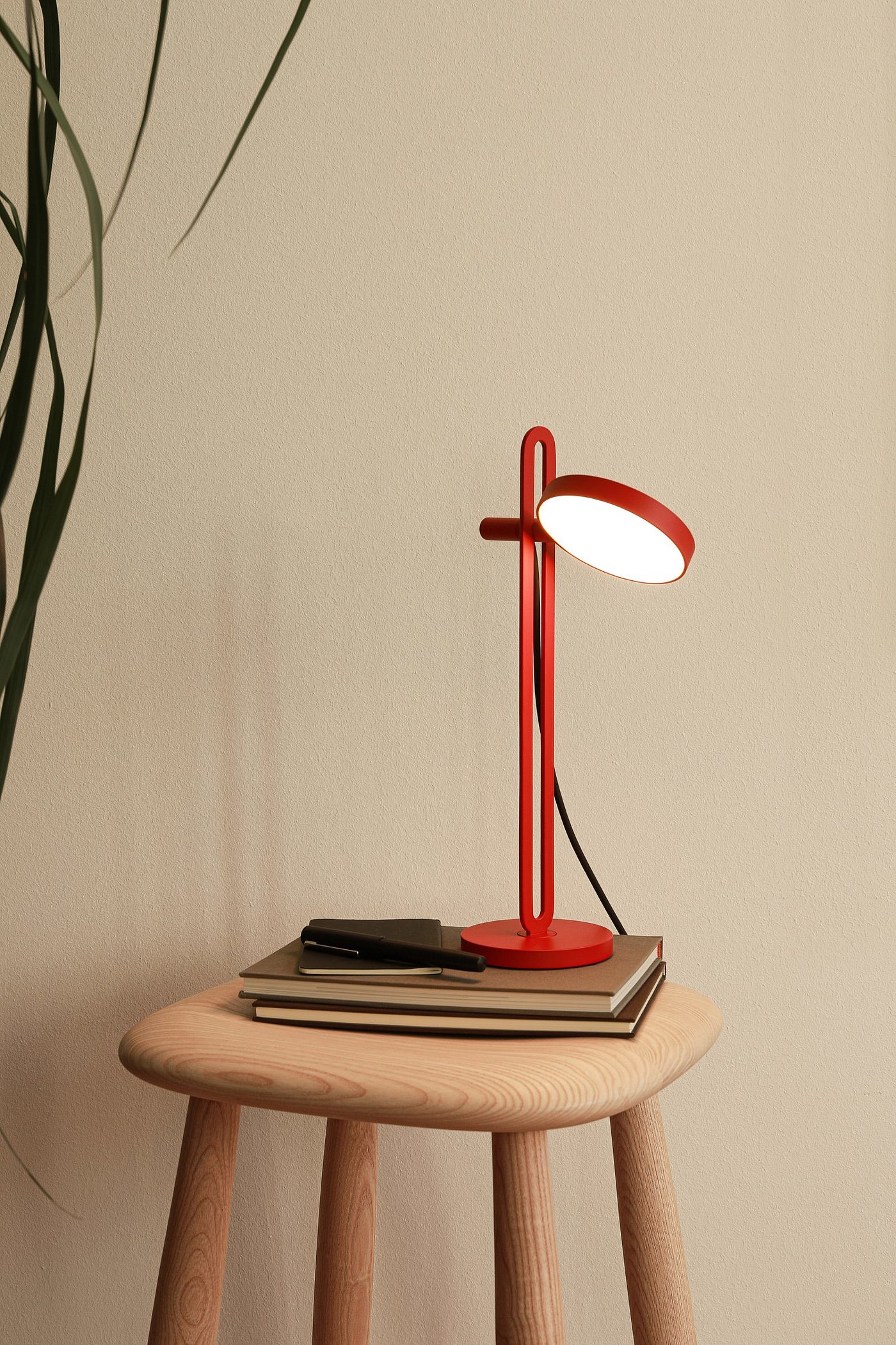 lamps and lanterns，Gesture control，Desk lamp，steel，aluminium，