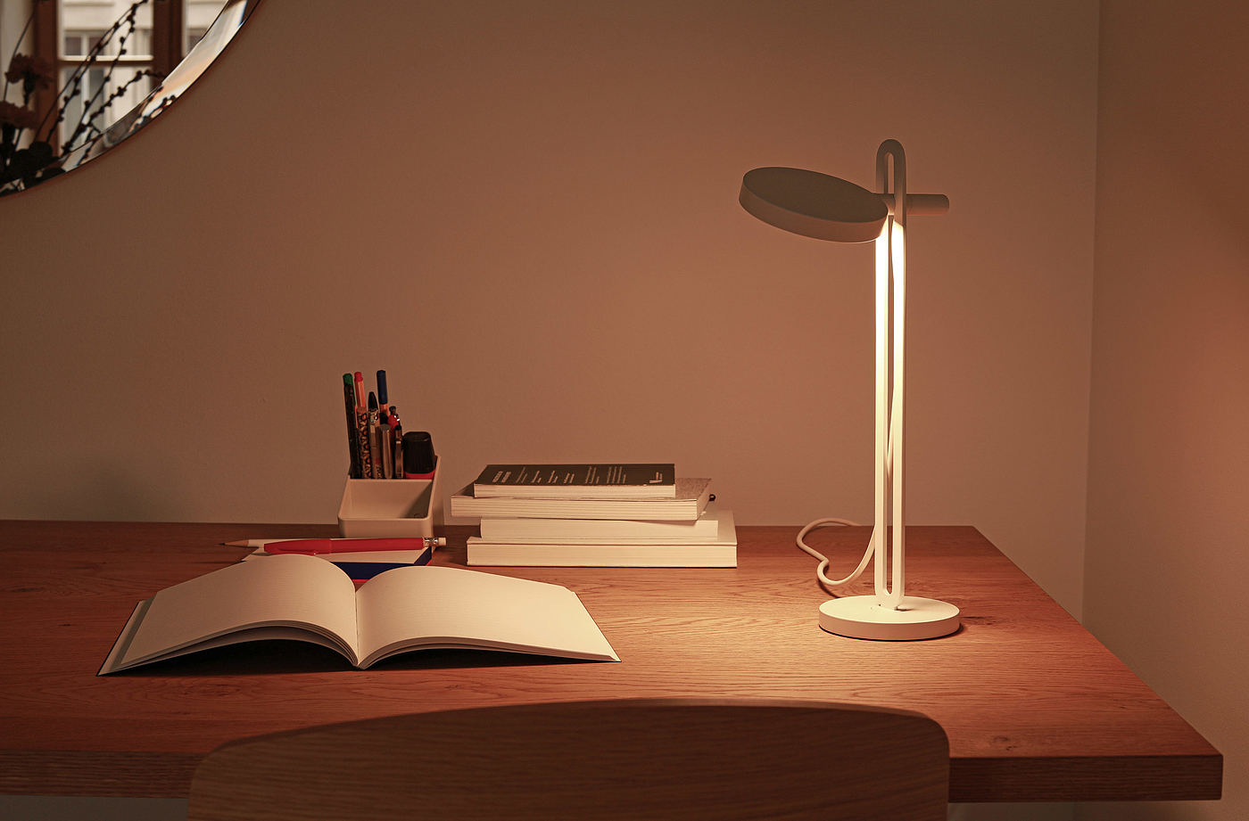 lamps and lanterns，Gesture control，Desk lamp，steel，aluminium，