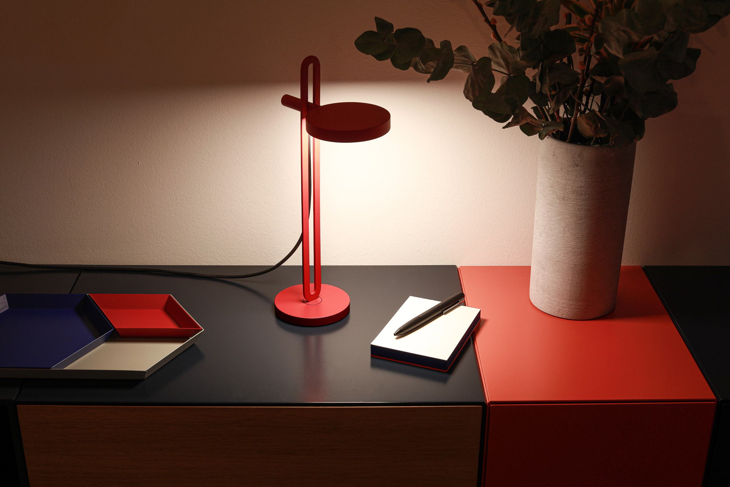 lamps and lanterns，Gesture control，Desk lamp，steel，aluminium，