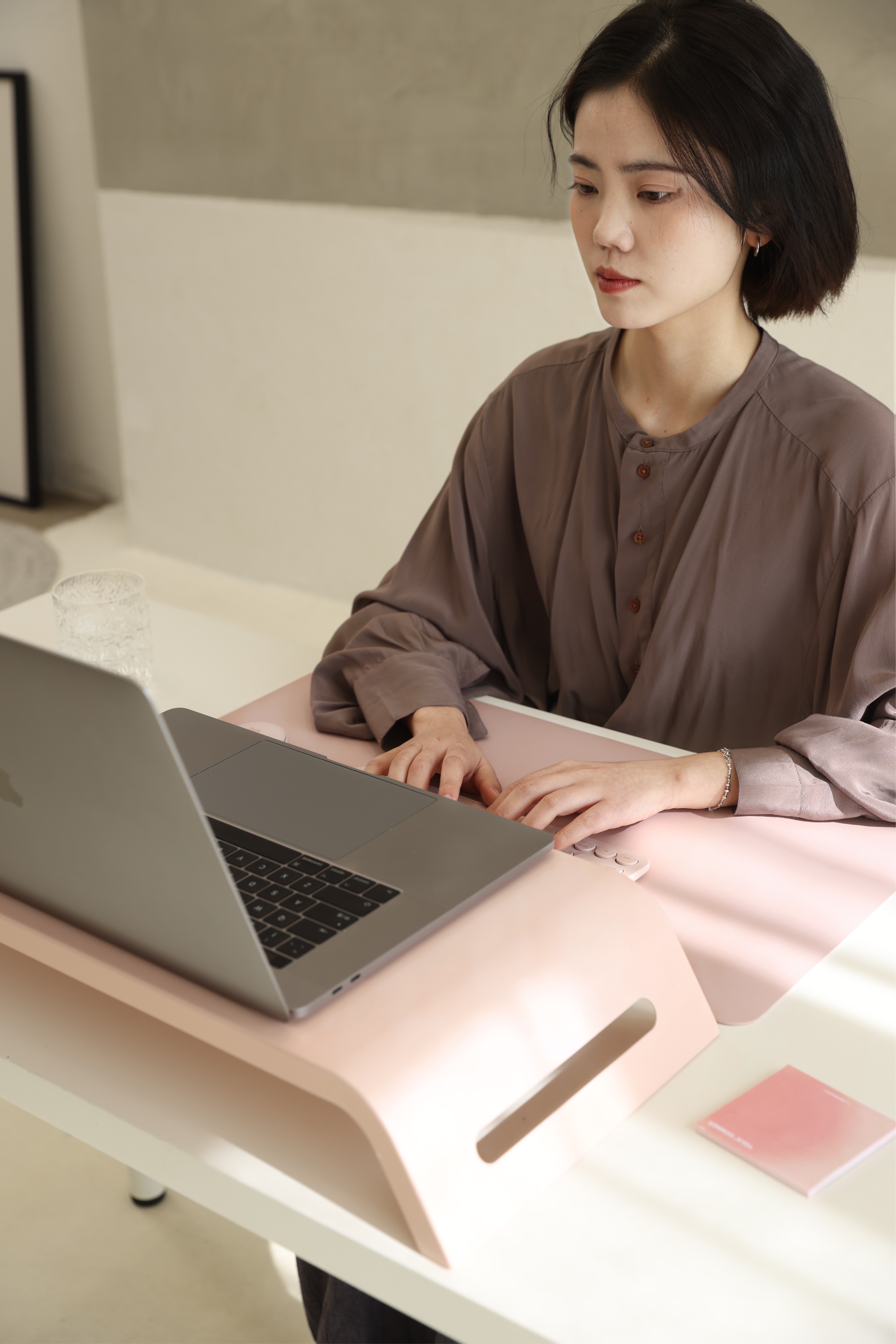 Booster，Storage rack，