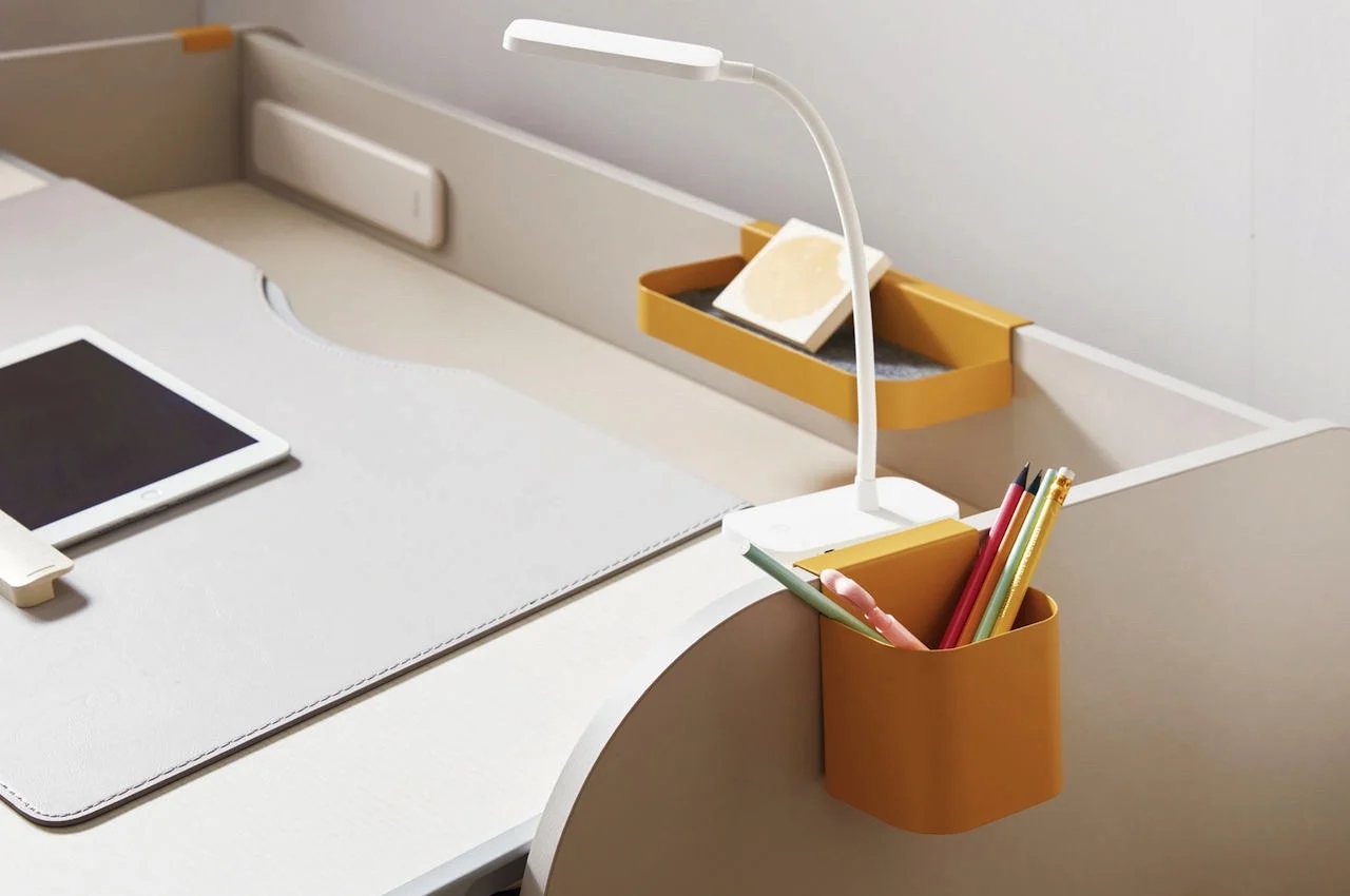 desk，Adjustable height，If design award，children，