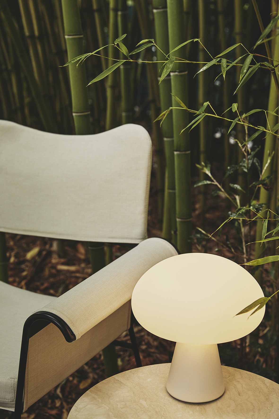 lamp，Mushroom，outdoors，white，Simplicity，