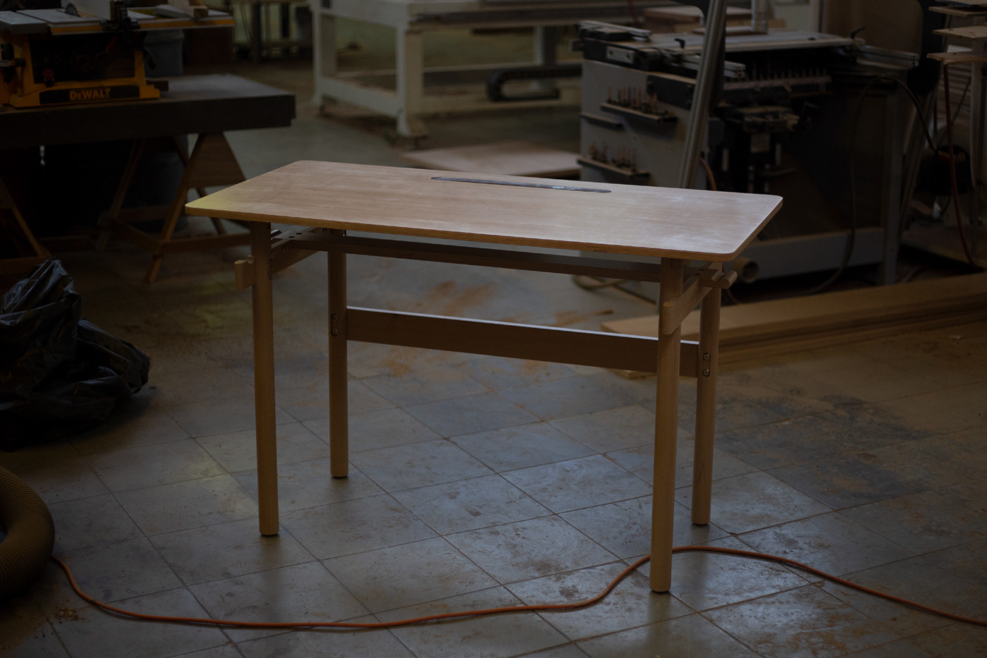 desk，to work in an office，Function table，