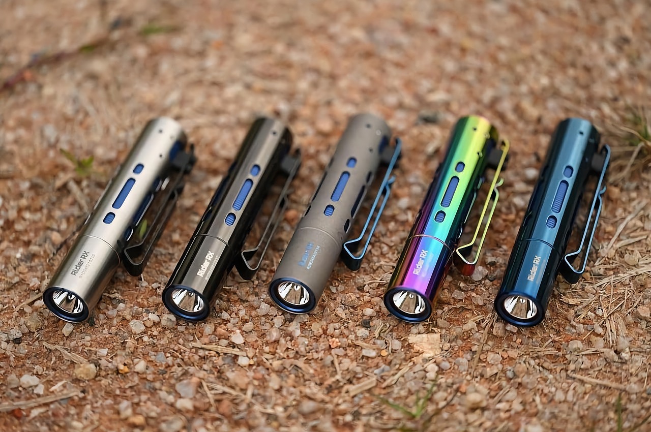 Flashlight，Battery，outdoors，