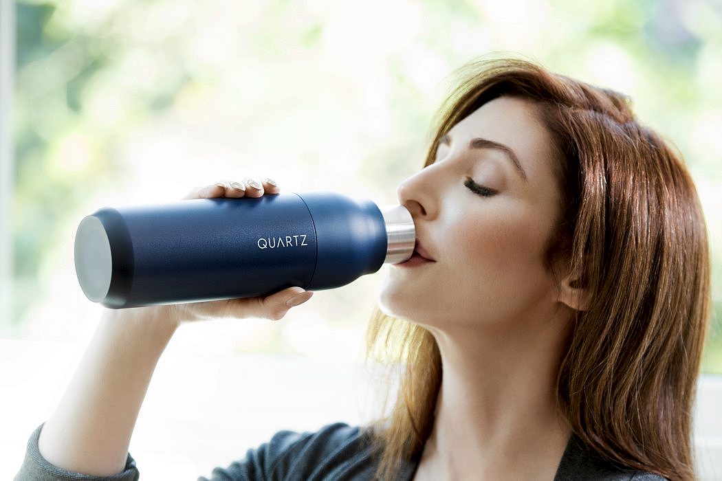 the Quartz，Water bottle，charge，disinfect，