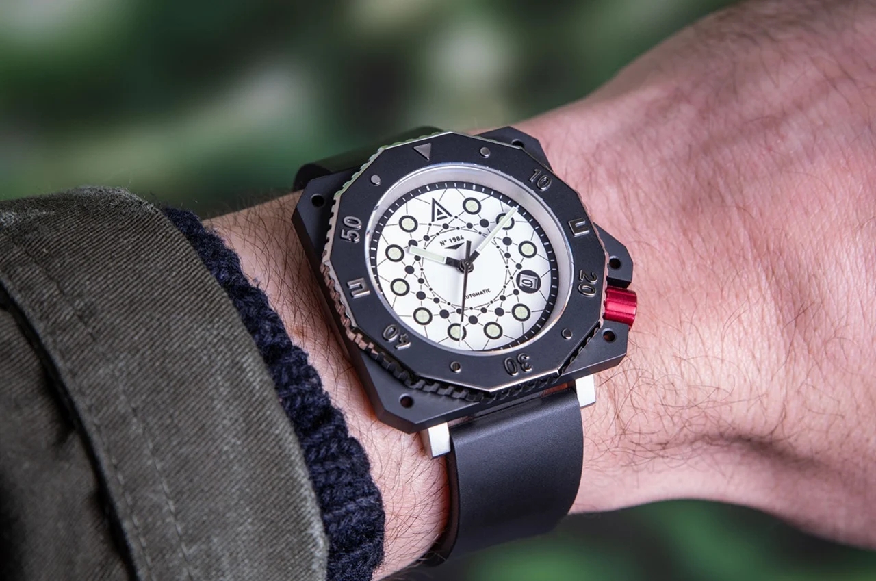 Wrist watch，watch，clock dial，