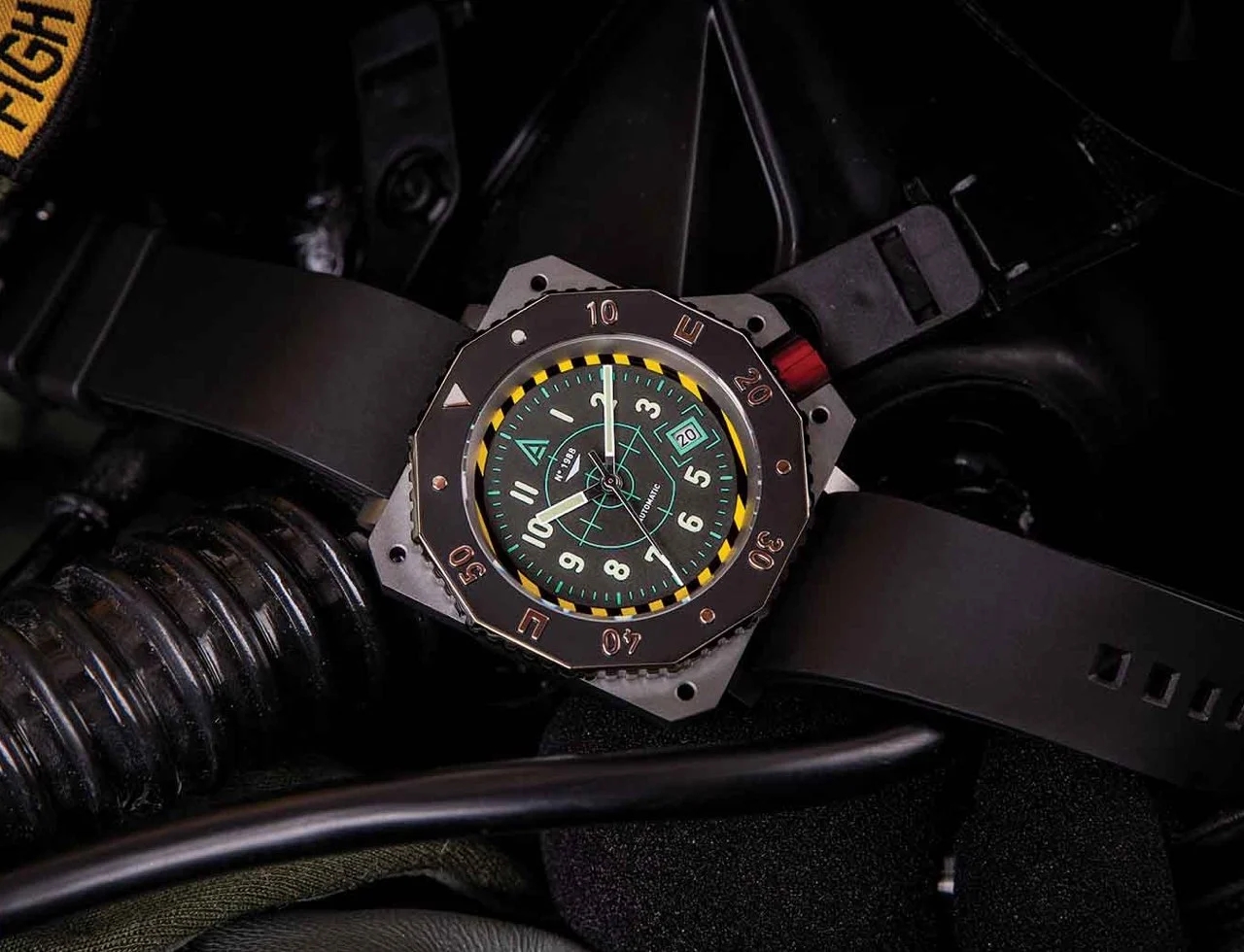 Wrist watch，watch，clock dial，