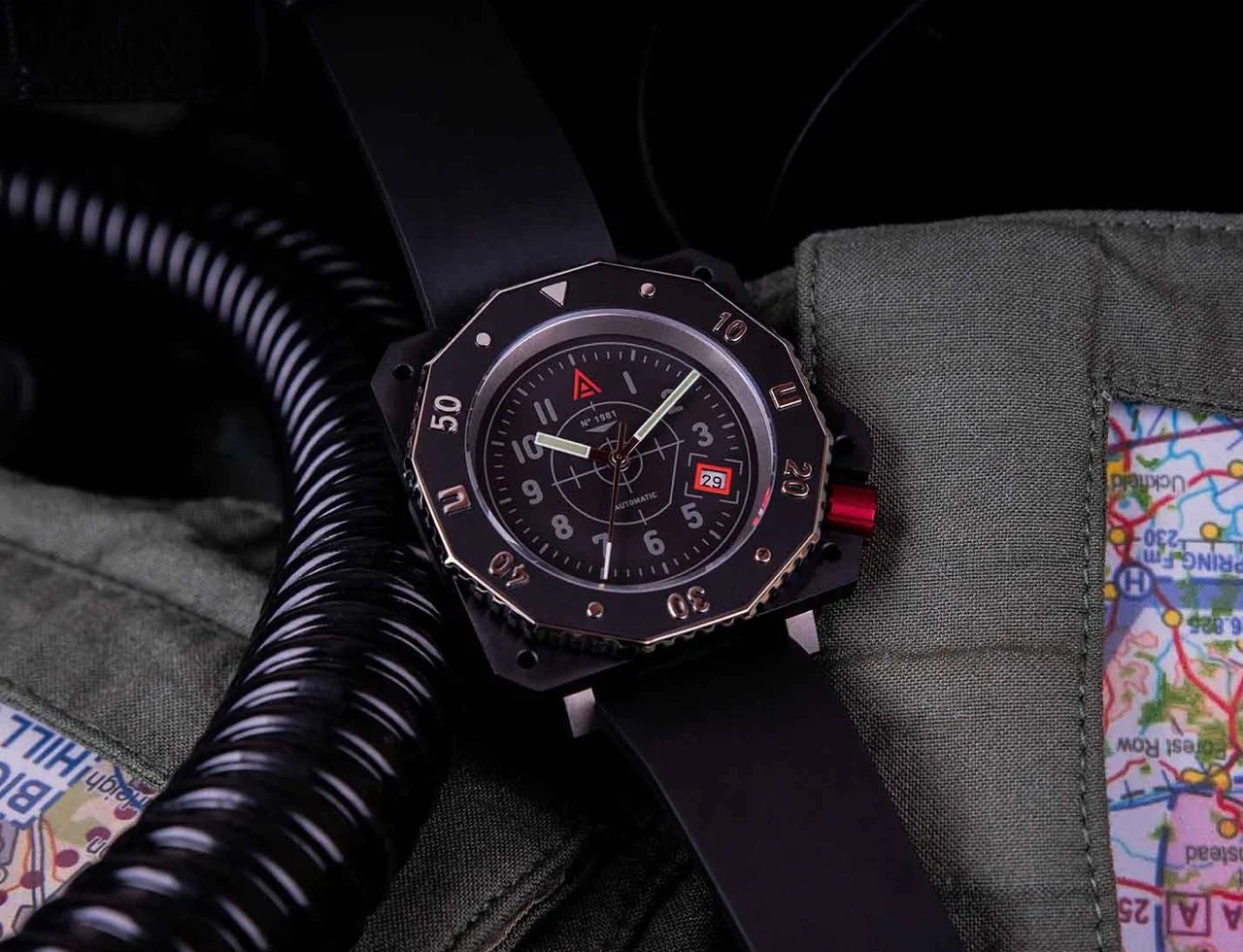 Wrist watch，watch，clock dial，