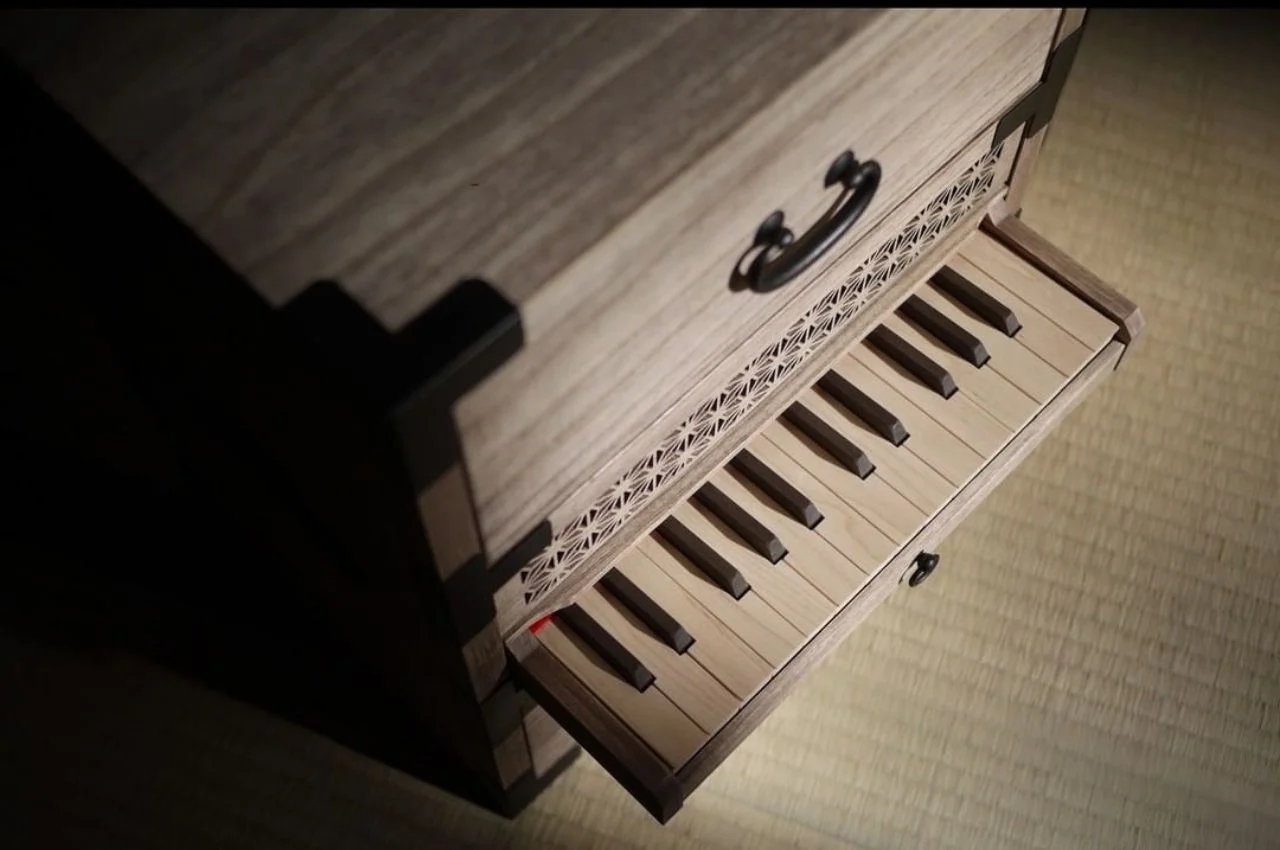 piano，furniture，Japan，Table，Musical Instruments，