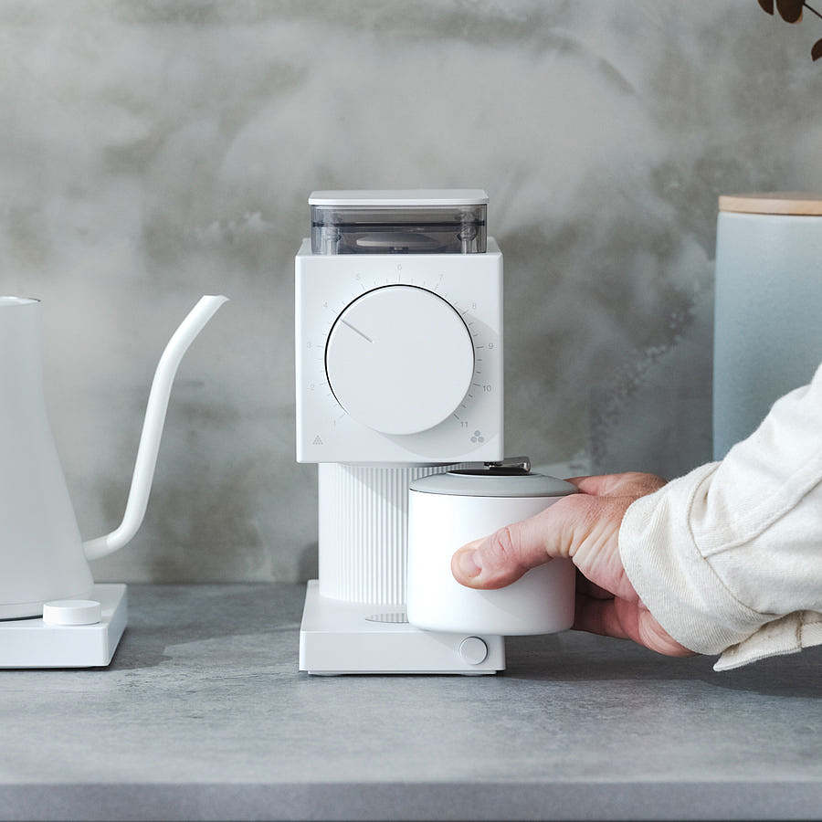 Grinding machine，Simplicity，modern，Coffee Grinding，black，white，